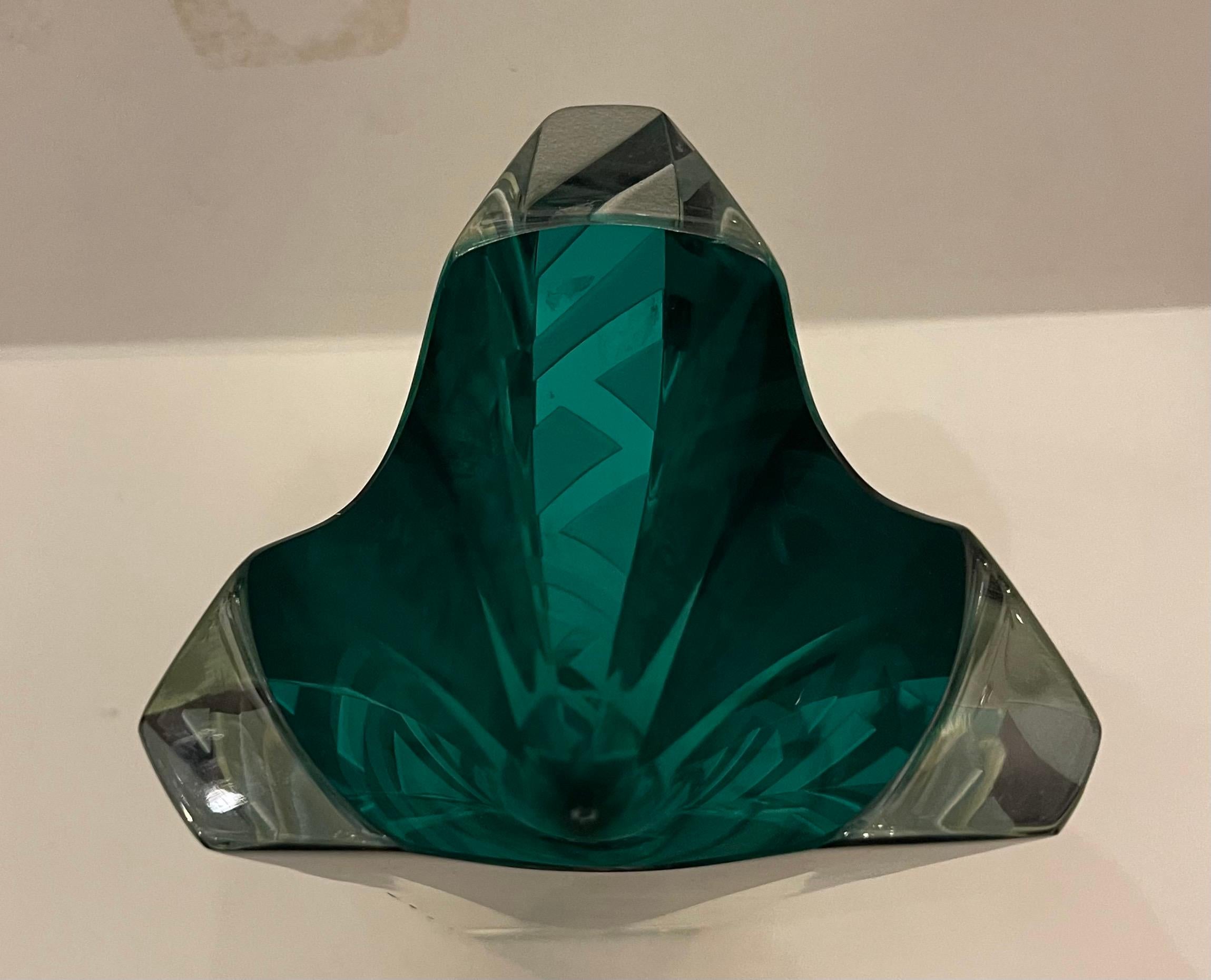 Realizzato con acquaforte Meraviglioso vaso moderno in vetro artistico Correia Art Glass Emerald Green Clear Elite Etched in vendita