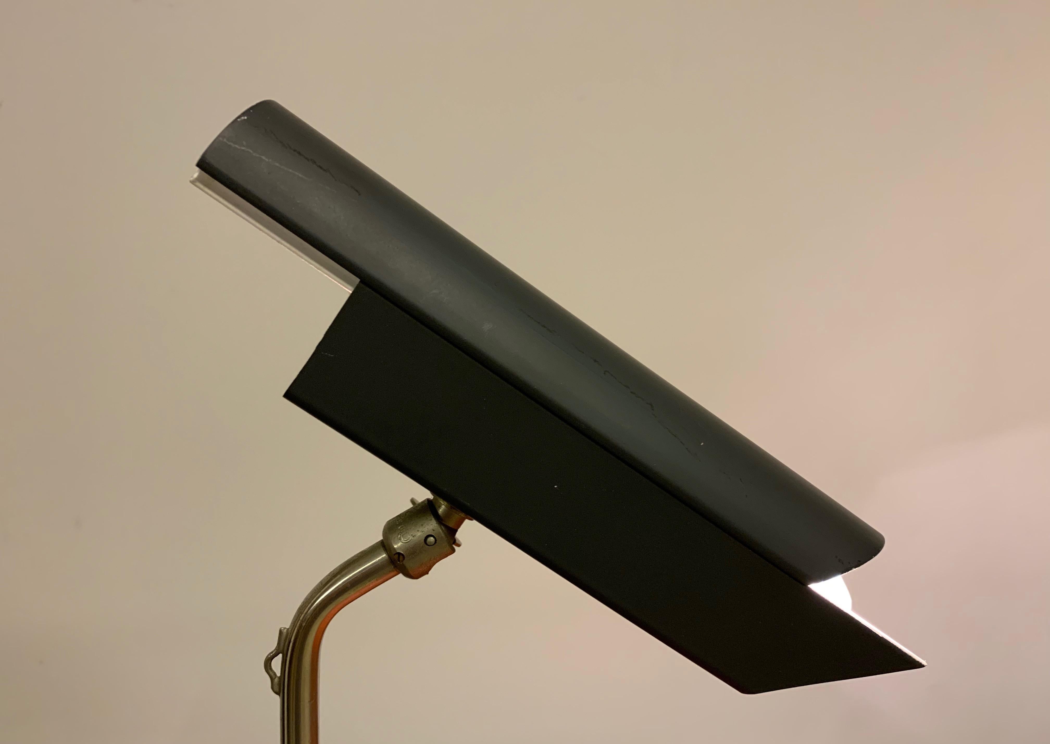 Mid-Century Modern Merveilleuse lampe de bureau à contrepoids de Bent Karlby en vente