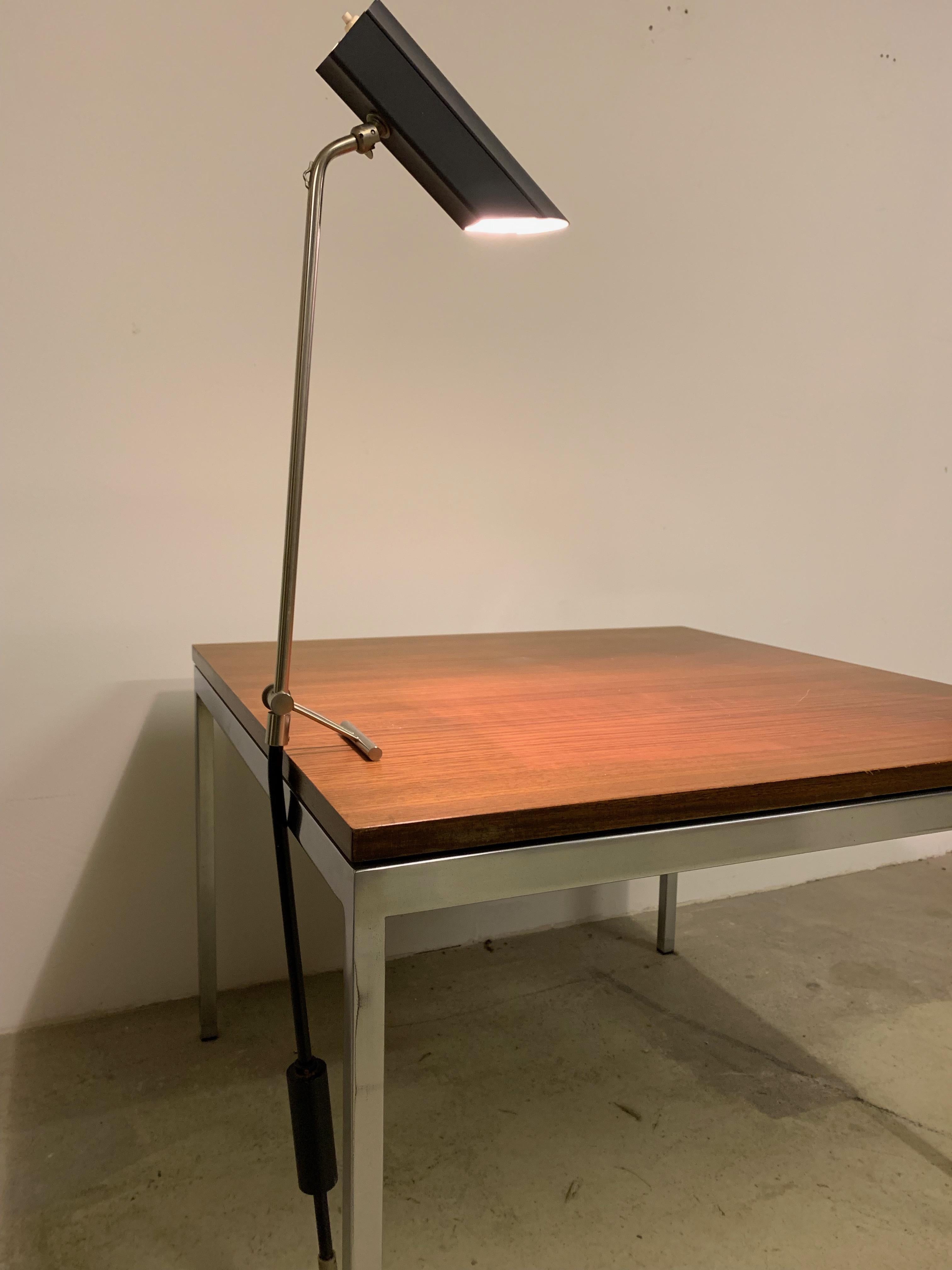 Merveilleuse lampe de bureau à contrepoids de Bent Karlby Bon état - En vente à Munich, DE