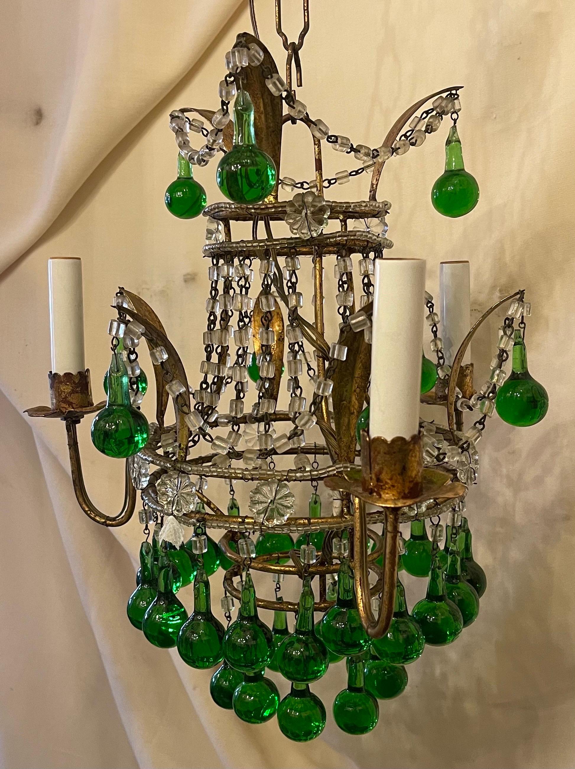 Magnifique petit lustre italien en cristal perlé vert émeraude Bon état - En vente à Roslyn, NY