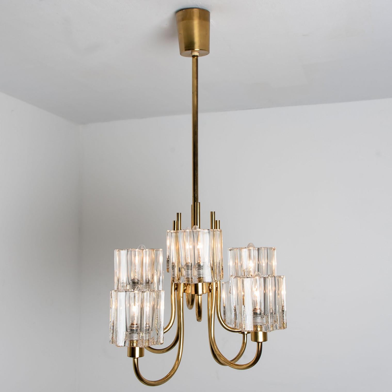 Exclusiva araña de cristal Sputnik diseñada por Sciolari para Peill & Putzler, Alemania, años 70.
Las ocho tulipas de cristal proporcionan un maravilloso efecto luminoso.

Dimensiones
P 15,75