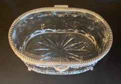 Meraviglioso scrigno ovale di cristallo tagliato in vetro sterling Swag Vanity Dresser Jewelry Box