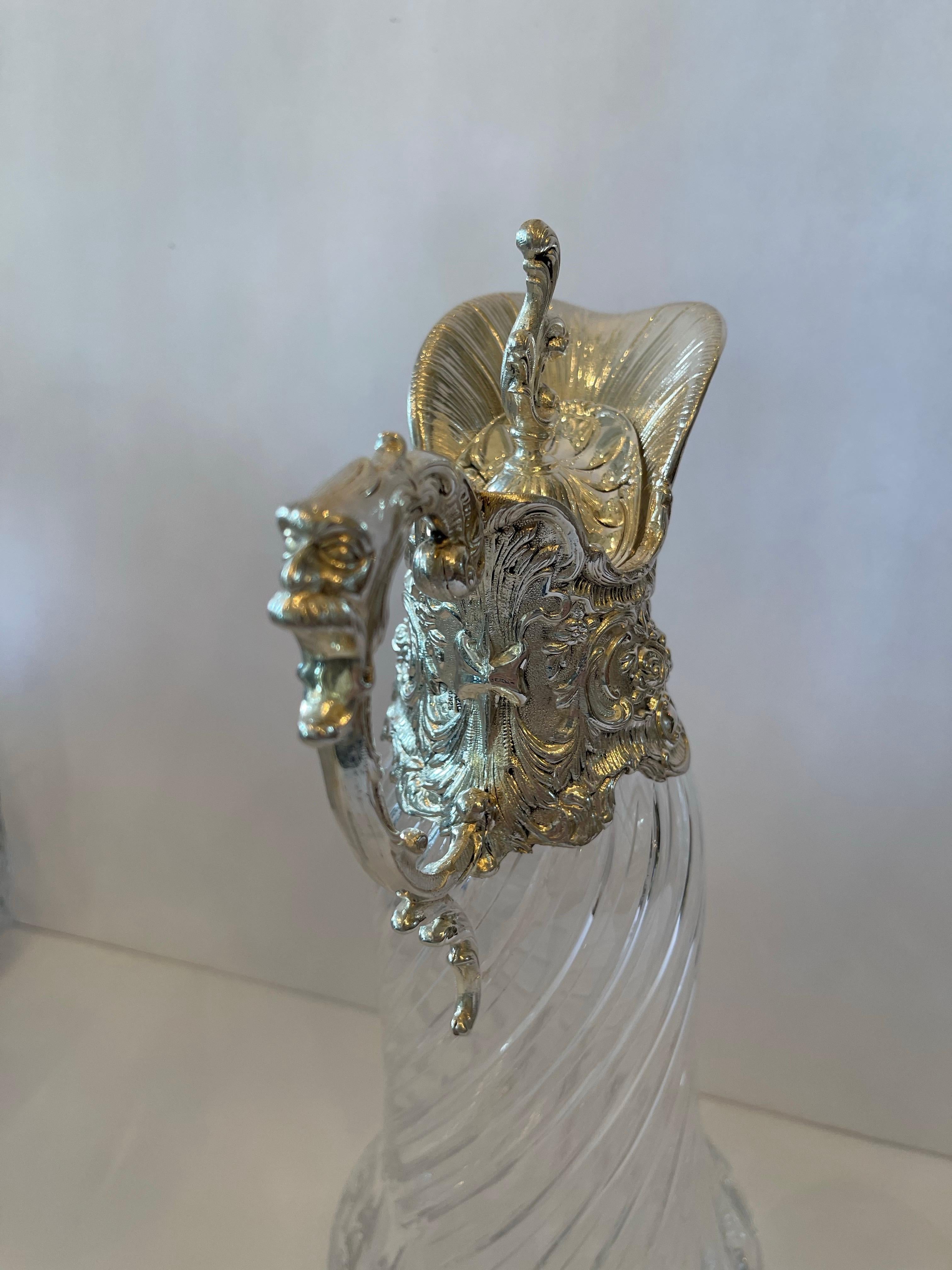 Großer Cherub-Dekanter aus Wunderschön geschliffenem Glas, versilbert, Karaffe, Wasserkrug im Angebot 1