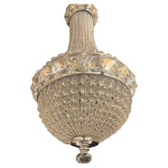 Maravillosa lámpara de araña de cristal checoslovaco con cuentas de níquel y cesta de luz