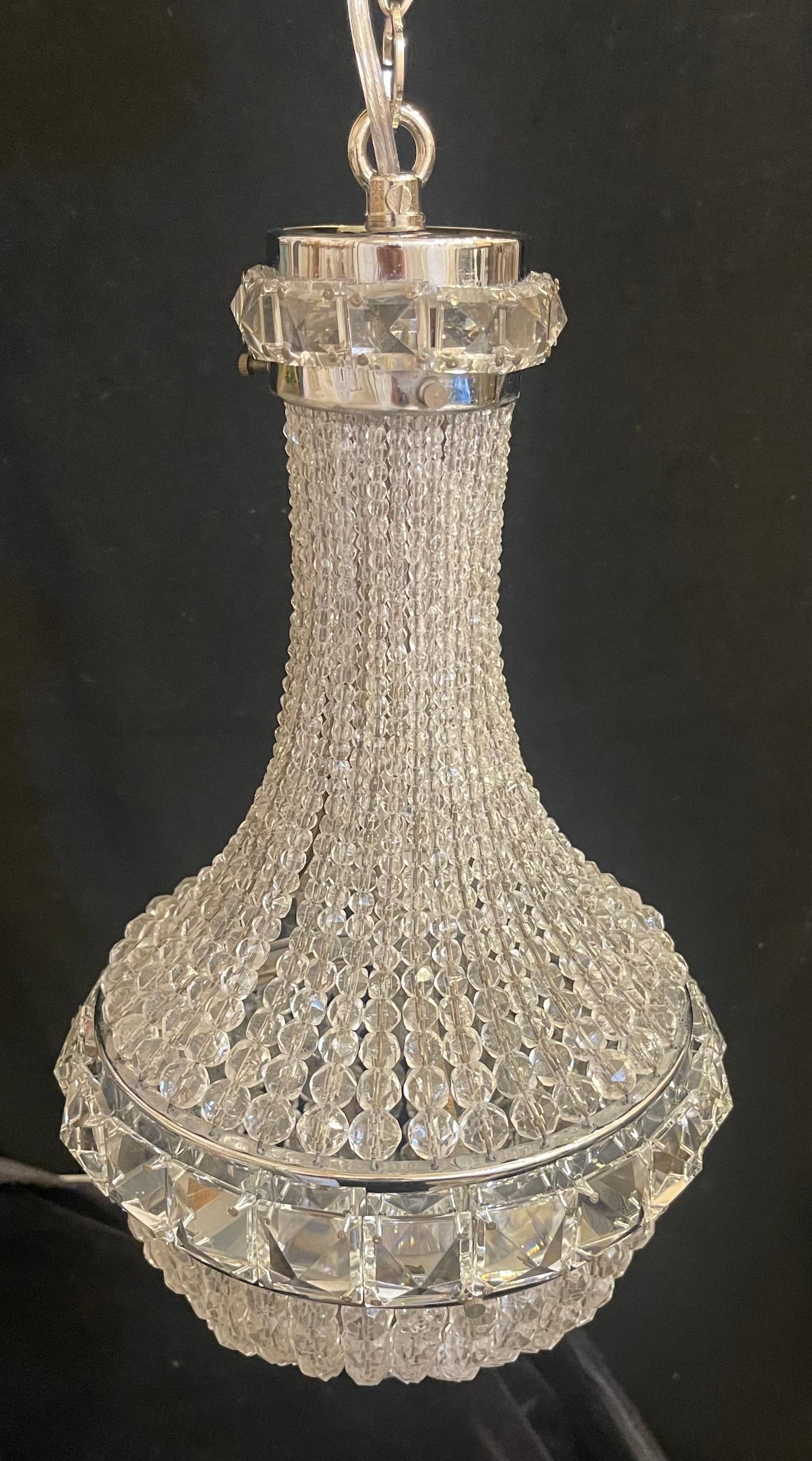 Belle Époque Meraviglioso lampadario a cestello in cristallo cecoslovacco con perline in nichel in vendita