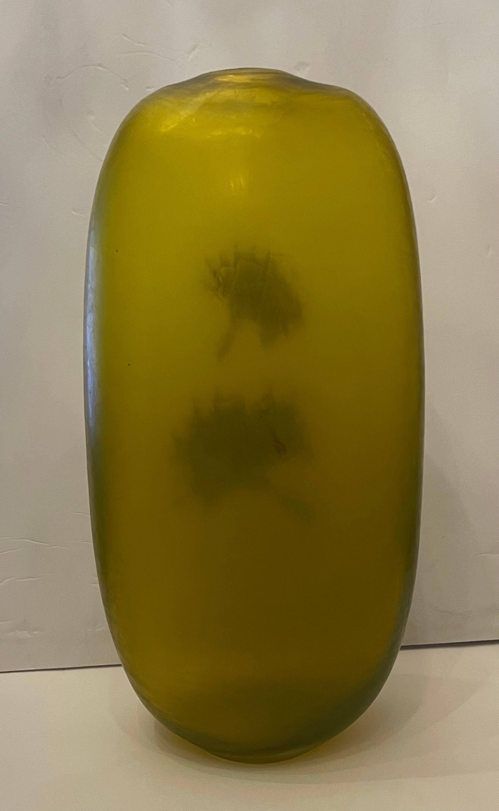Merveilleux vase en verre d'art italien de Murano, feuilles de palmier montées sur métal Bon état - En vente à Roslyn, NY