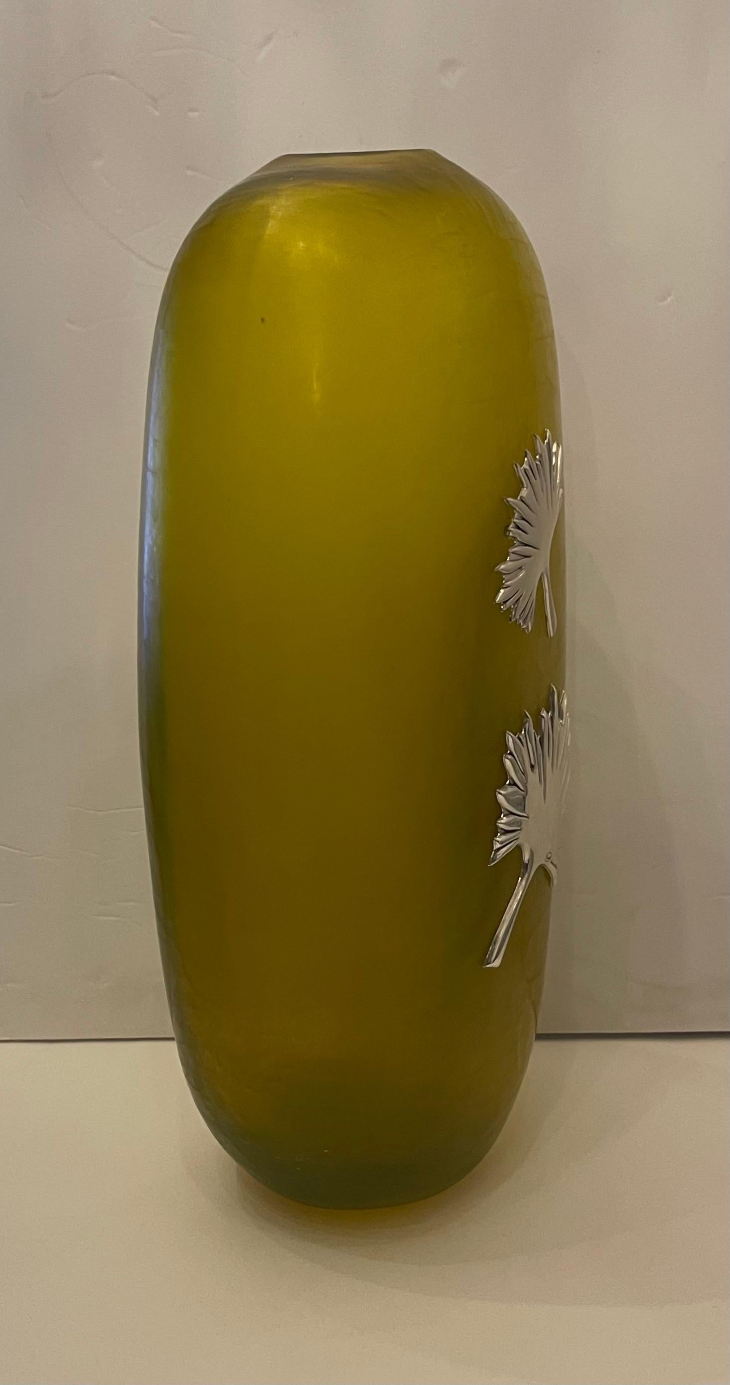 20ième siècle Merveilleux vase en verre d'art italien de Murano, feuilles de palmier montées sur métal en vente