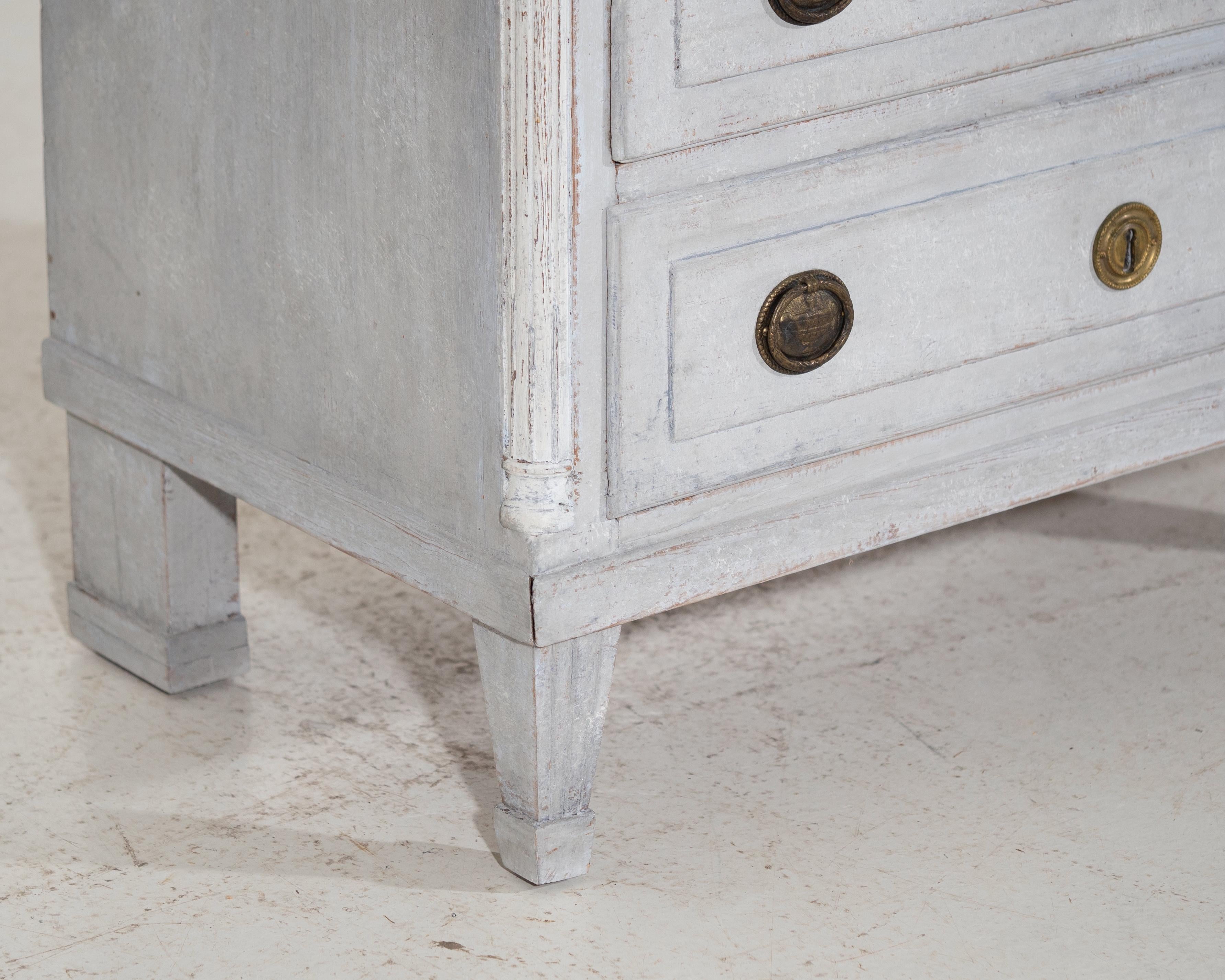 Merveilleuse commode danoise avec coloums et sculptures, 19e siècle en vente 1