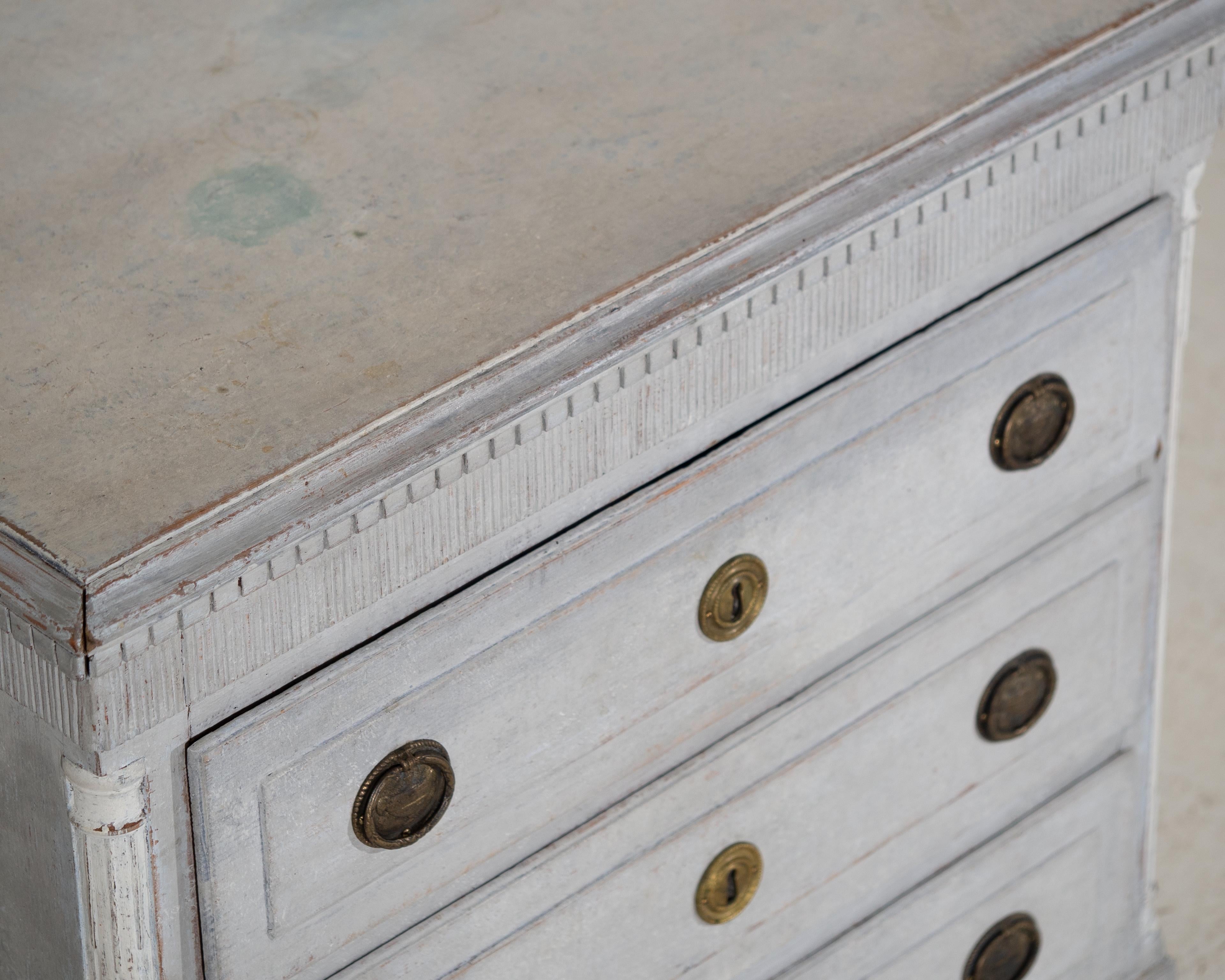 Merveilleuse commode danoise avec coloums et sculptures, 19e siècle en vente 2