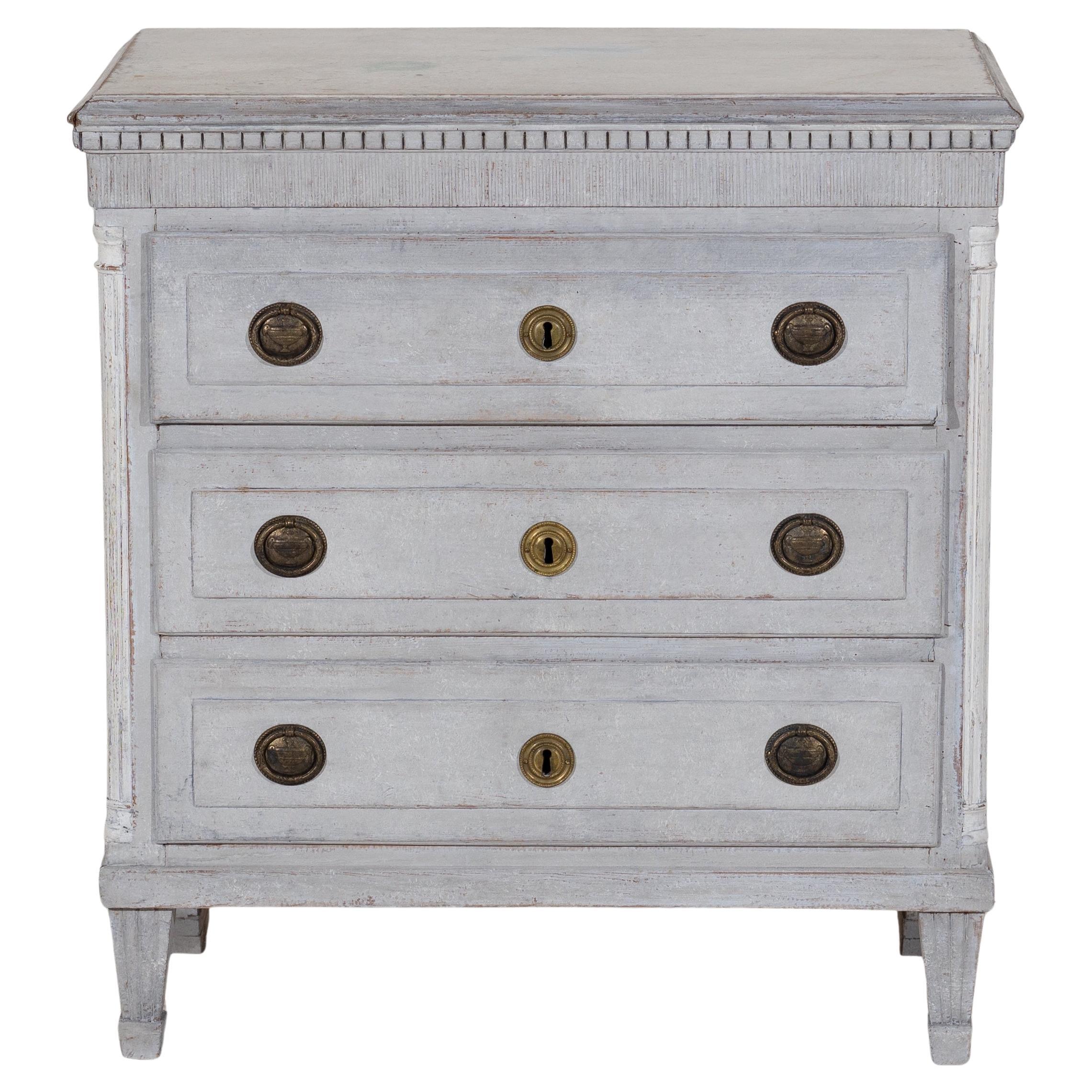 Merveilleuse commode danoise avec coloums et sculptures, 19e siècle en vente