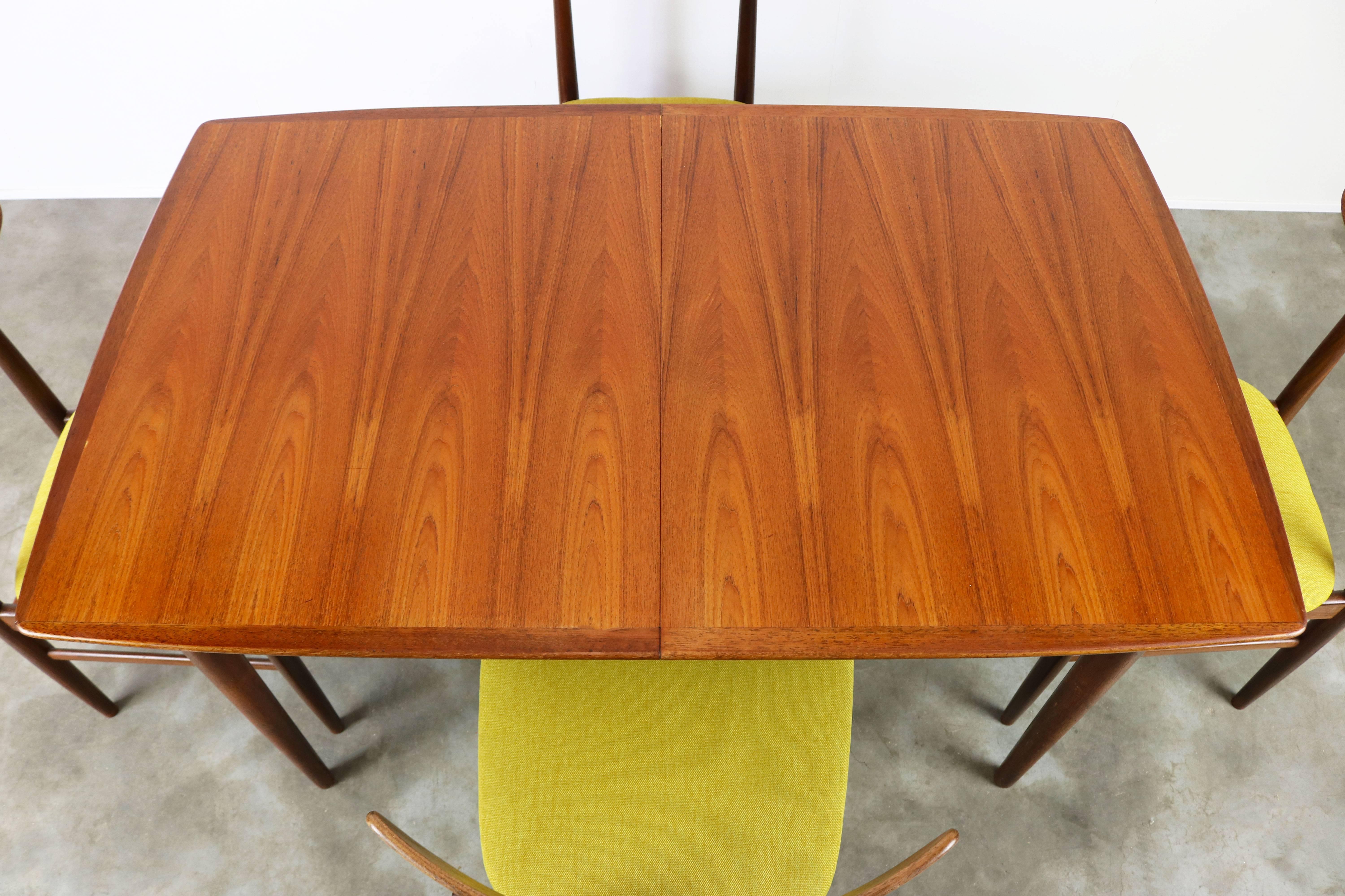 dyrlund dining table and chairs