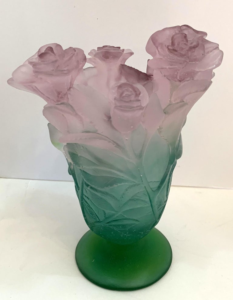 Magnifique vase en verre d'art Daum Pate De Verre Rose Signé Daum France  Vert Rose sur 1stDibs