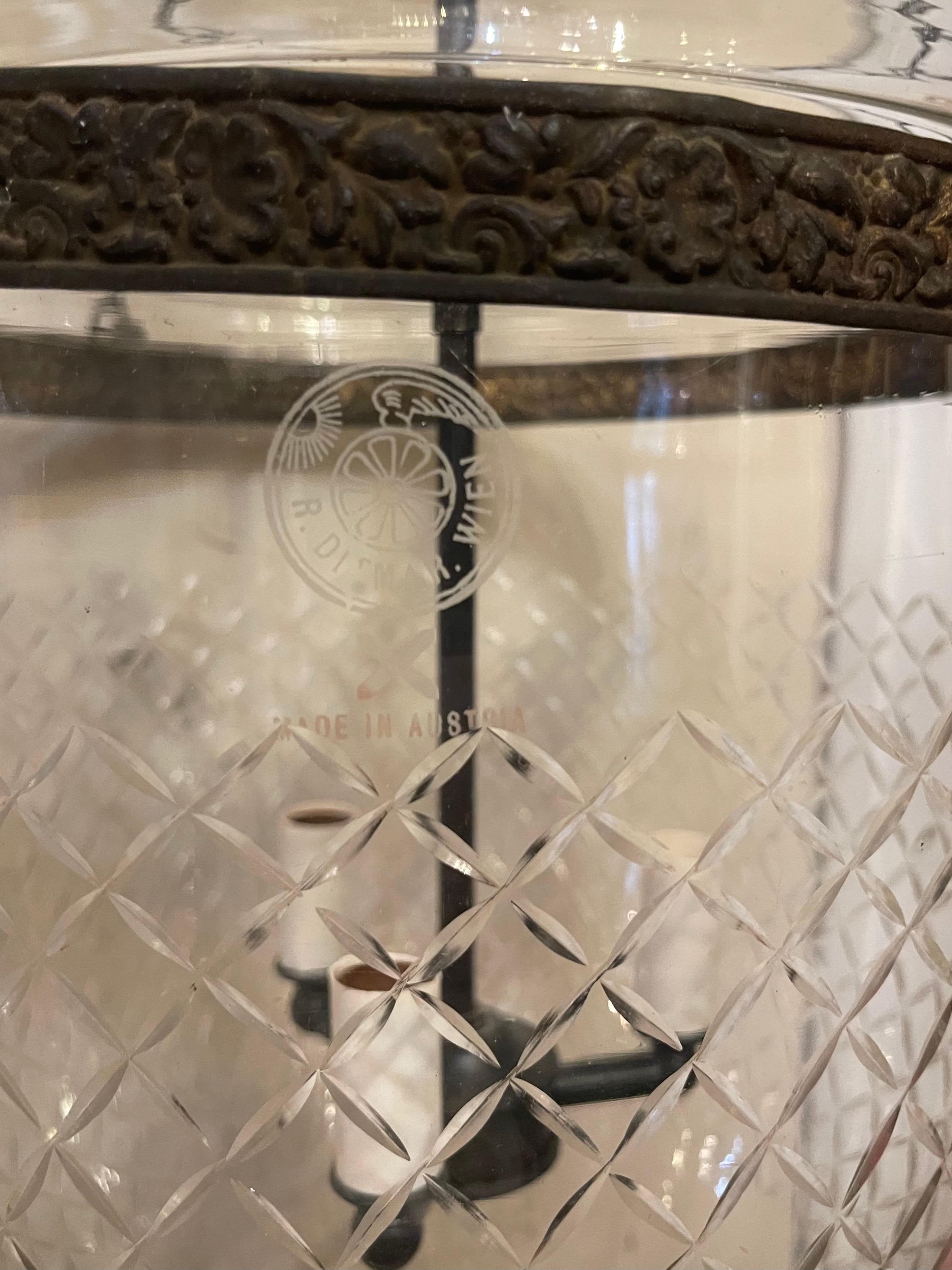 Wunderschöne Diamond-Cut Glas & Messing Bell Jar Laterne von Ditmar Wien Österreich im Zustand „Gut“ im Angebot in Roslyn, NY