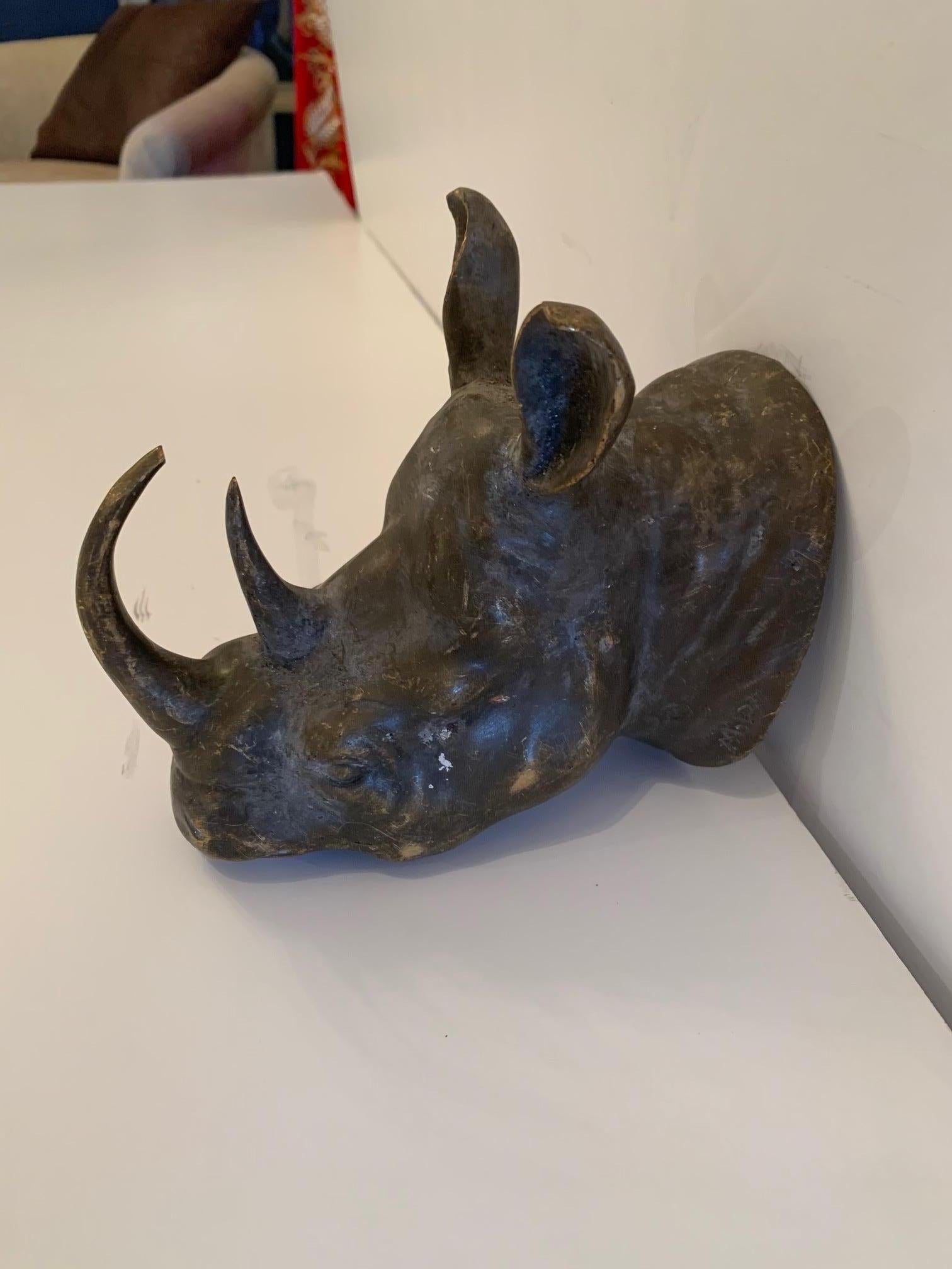 Merveilleuse et petite sculpture murale de tête de rhinocéros en bronze 1