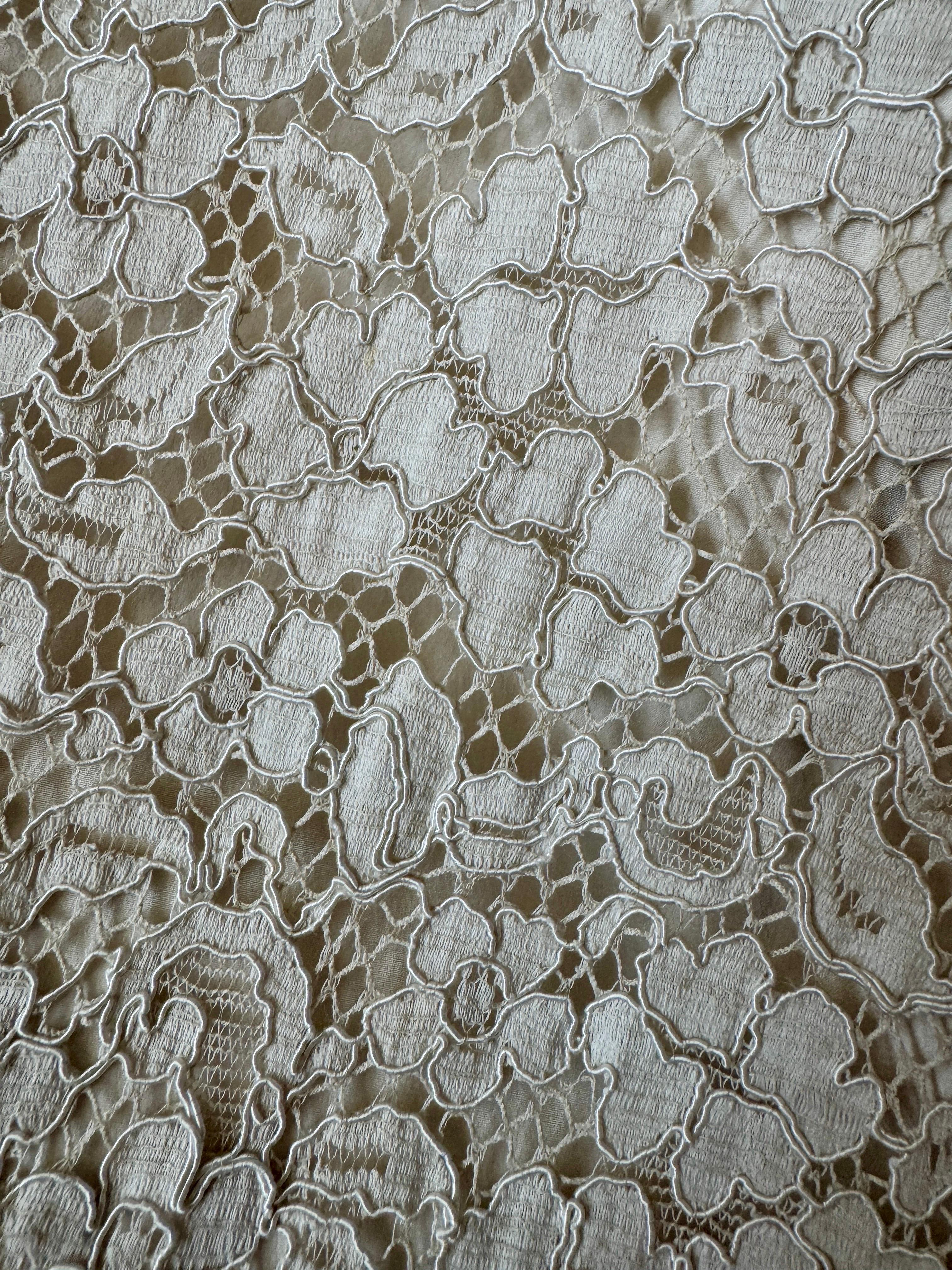 Magnifique robe droite en dentelle DOLCE & Gabbana 44 Bon état - En vente à Switzerland, CH
