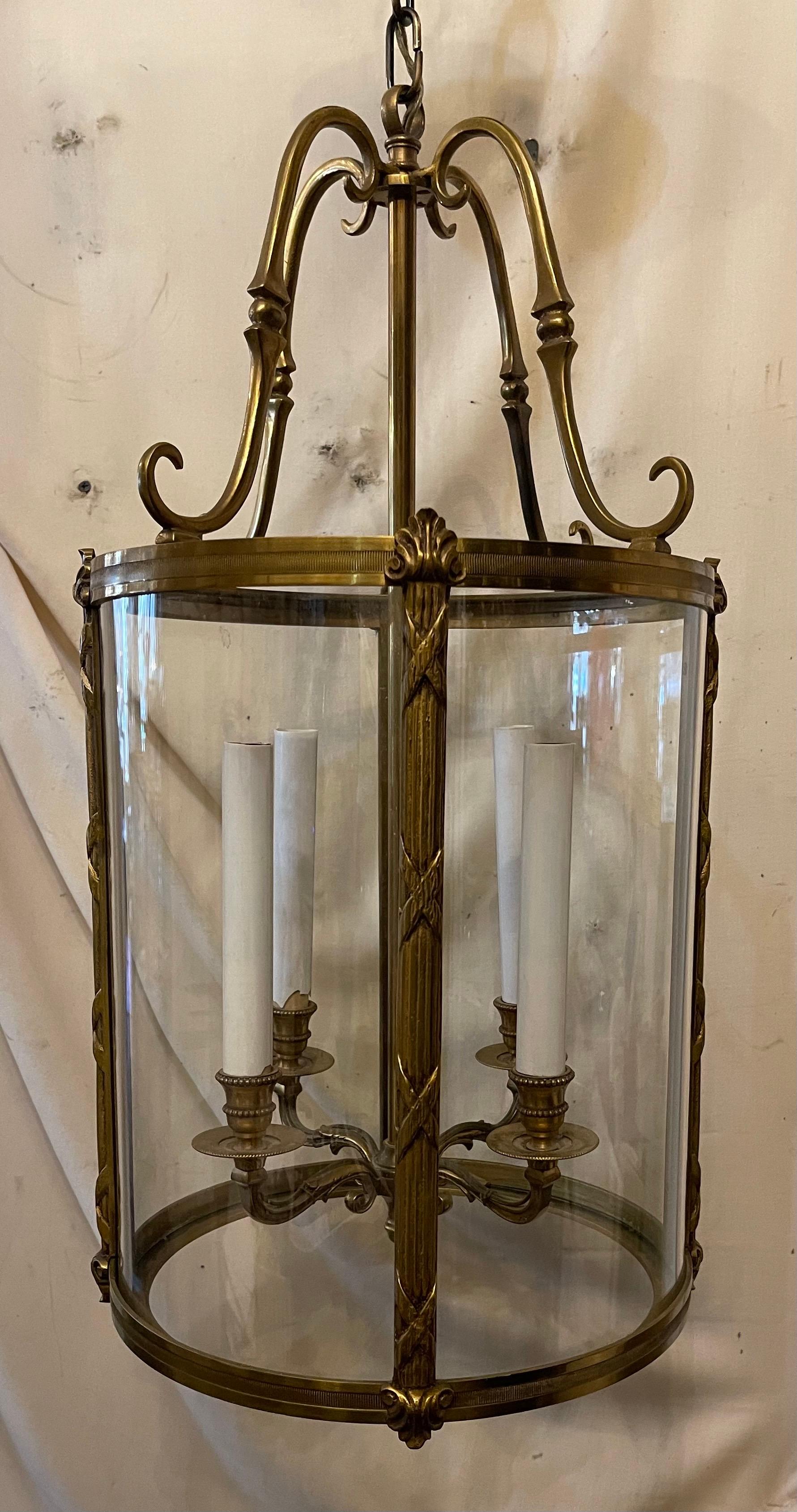 Wonderful Doré Reeded Bronze Louis XVI Lantern Light Fixture Curved Glass Panels In Good Condition For Sale In Roslyn, NY