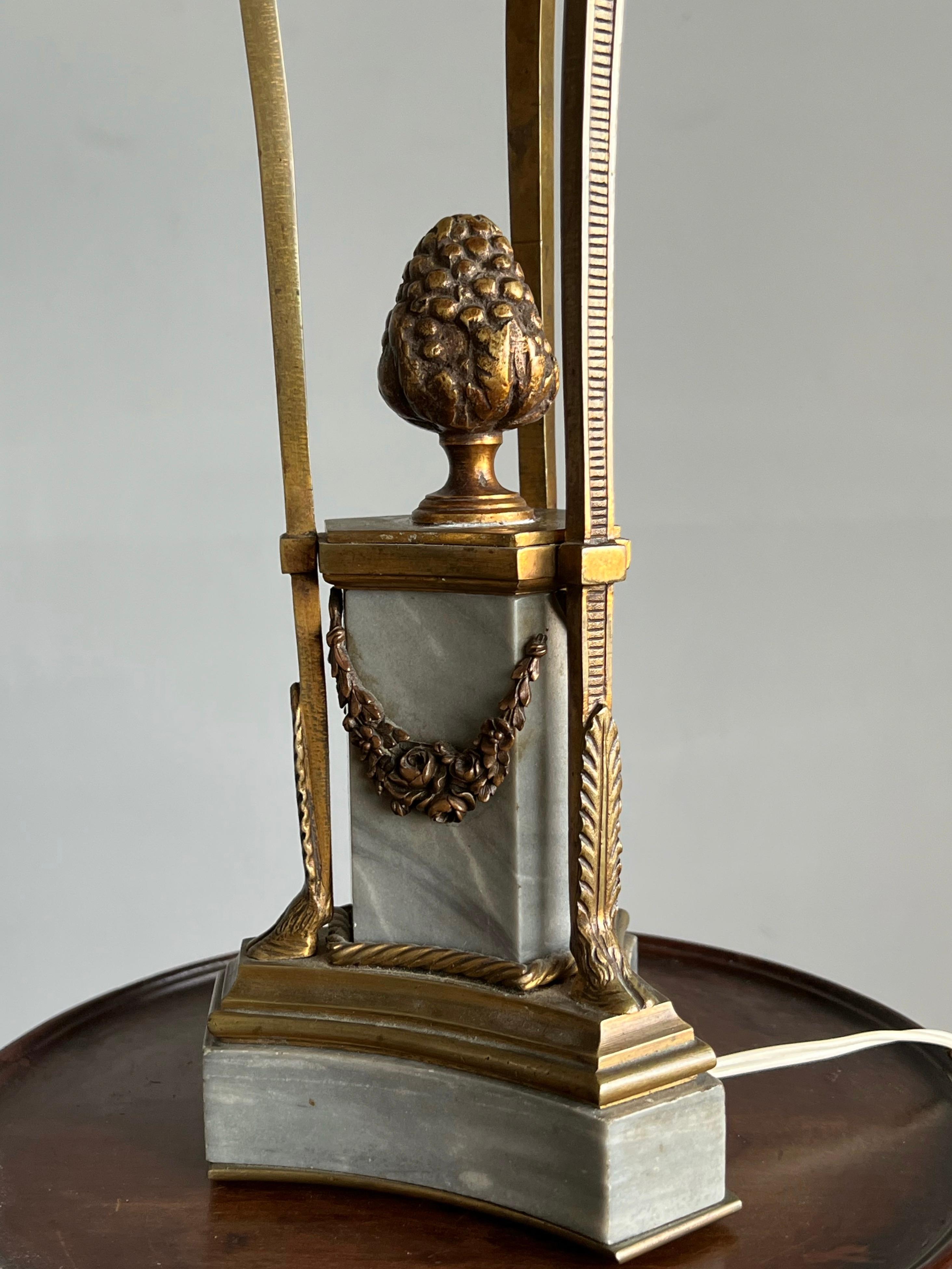 Maravillosa lámpara de sobremesa de bronce y mármol de principios de 1900 con esculturas de fauno en venta 8
