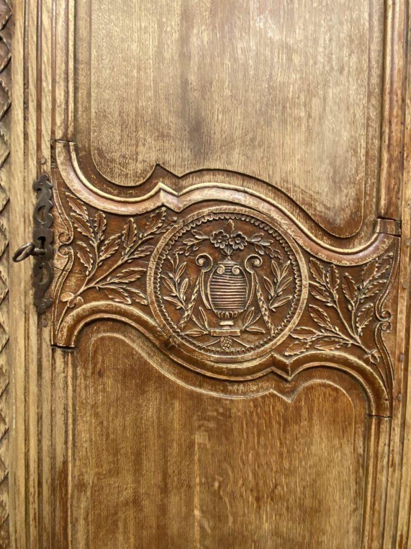 Chêne Merveilleuse armoire de mariage en Oak du début du 19e siècle, France en vente