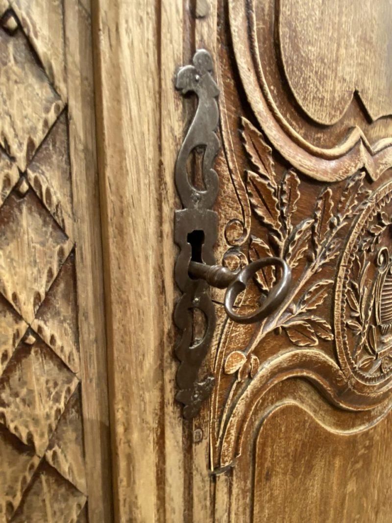 Merveilleuse armoire de mariage en Oak du début du 19e siècle, France en vente 2