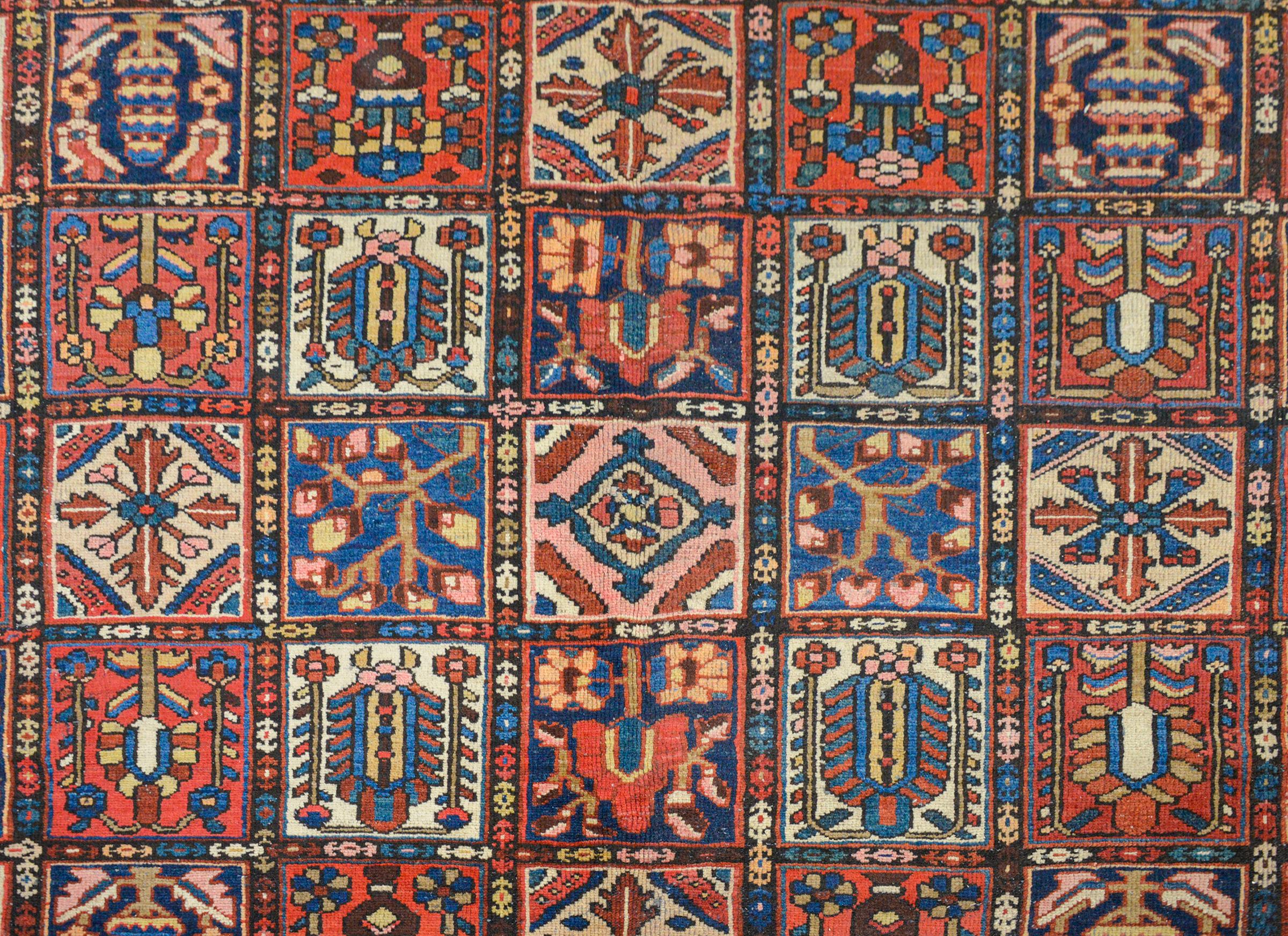 Wunderschöner Bakhtiari-Teppich aus dem frühen 20. Jahrhundert (Pflanzlich gefärbt) im Angebot