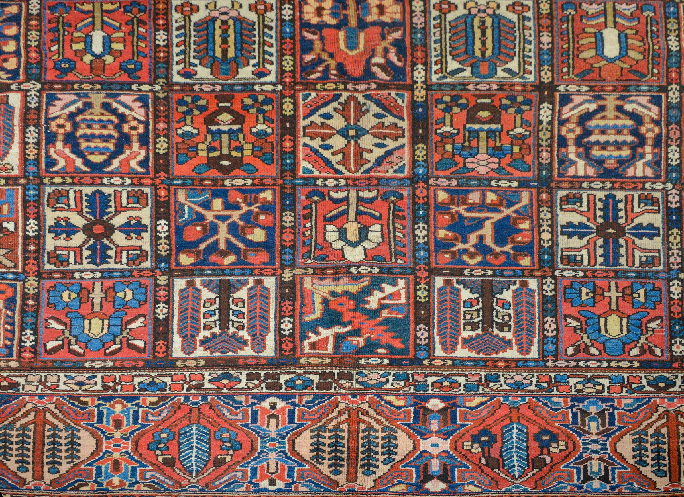 Wonderful Early 20th Century Bakhtiari Rug In Good Condition For Sale In Chicago, IL