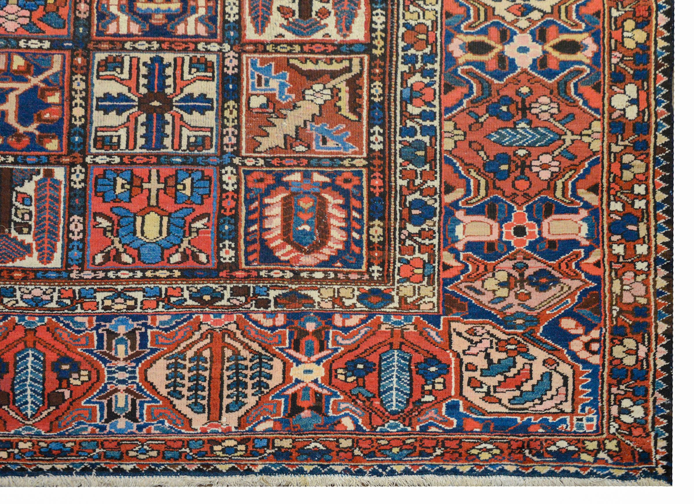 Wunderschöner Bakhtiari-Teppich aus dem frühen 20. Jahrhundert (Wolle) im Angebot