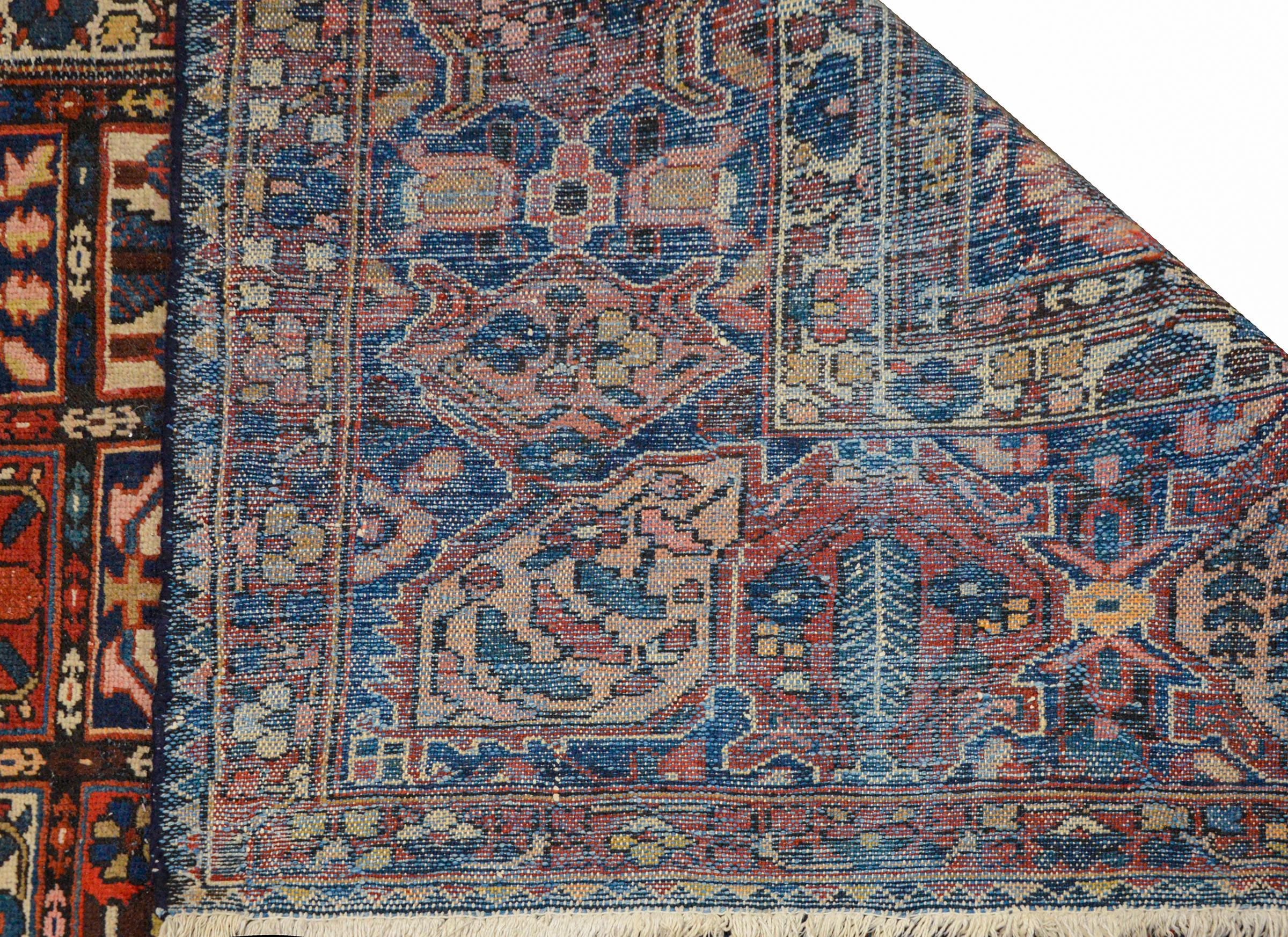 Wunderschöner Bakhtiari-Teppich aus dem frühen 20. Jahrhundert im Angebot 1
