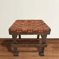 Englischer Arts & Crafts-Hocker mit Lederaufsatz aus dem frühen 20. Jahrhundert