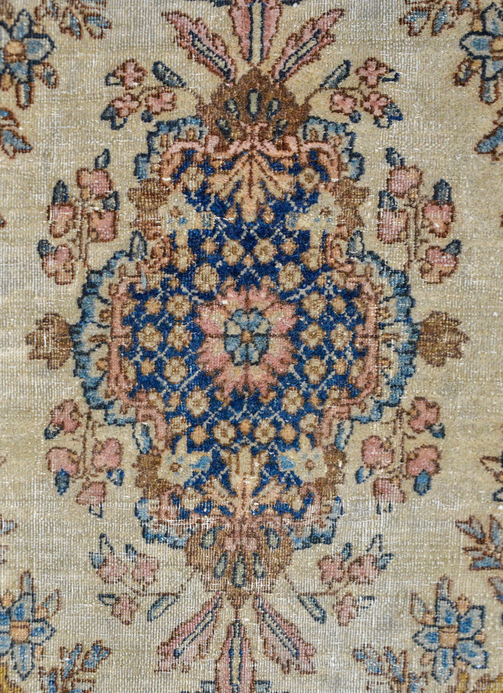 Wonderful Early 20th Century Kirman Rug In Good Condition For Sale In Chicago, IL