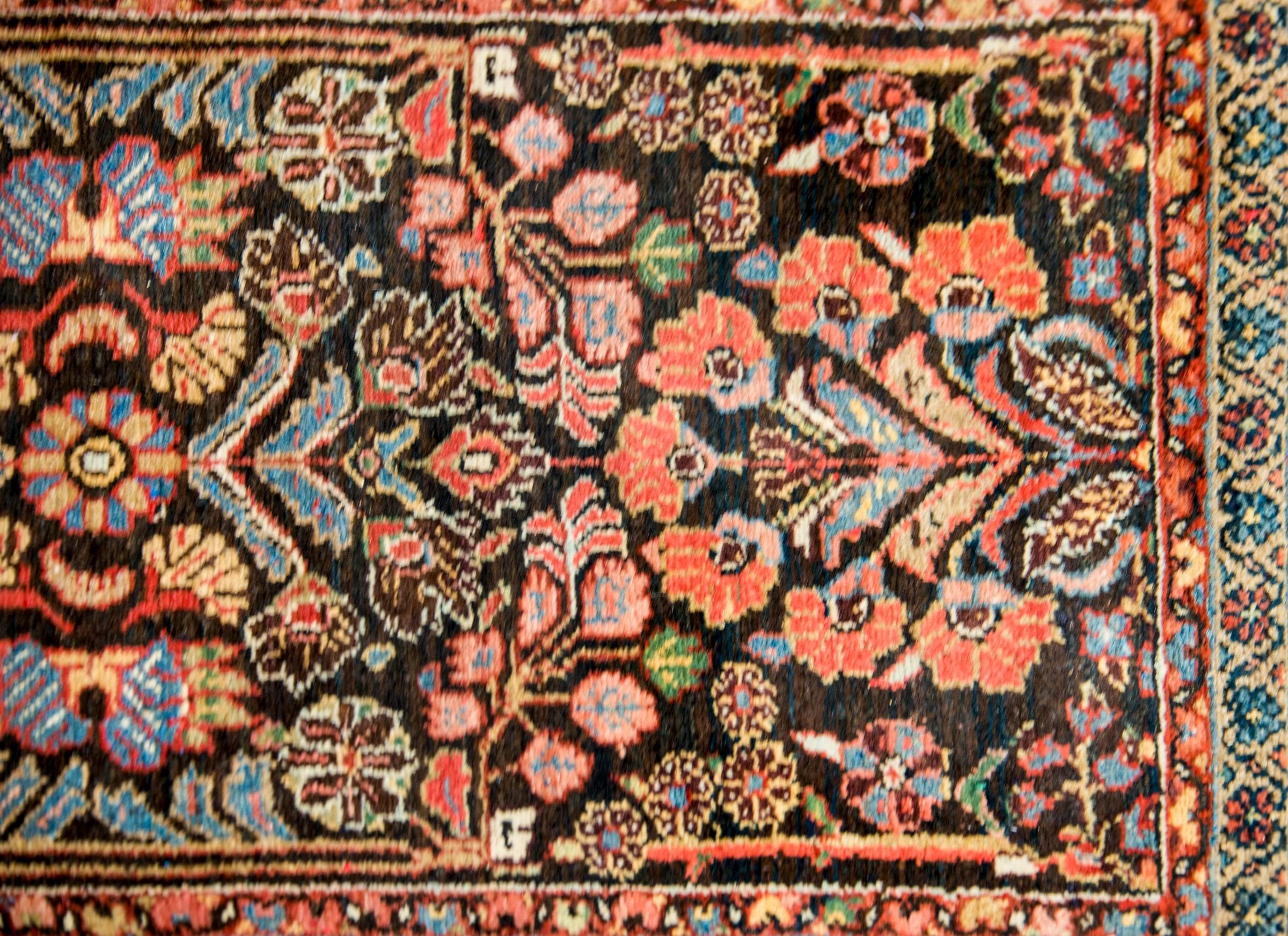 Wonderful Early 20th Century Malayer Rug In Good Condition In Chicago, IL