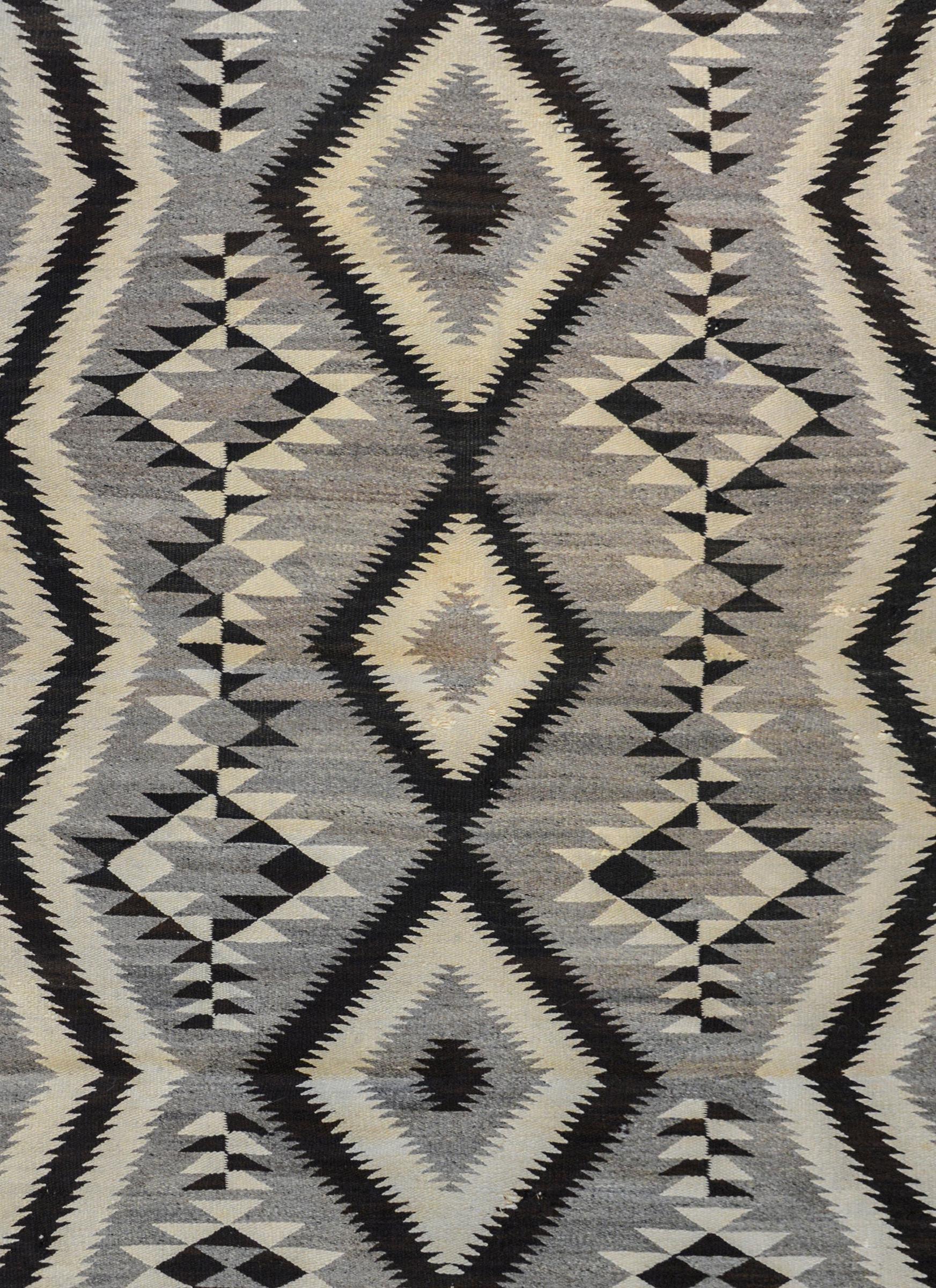 Wonderful Early 20th Century Navajo Rug In Good Condition In Chicago, IL