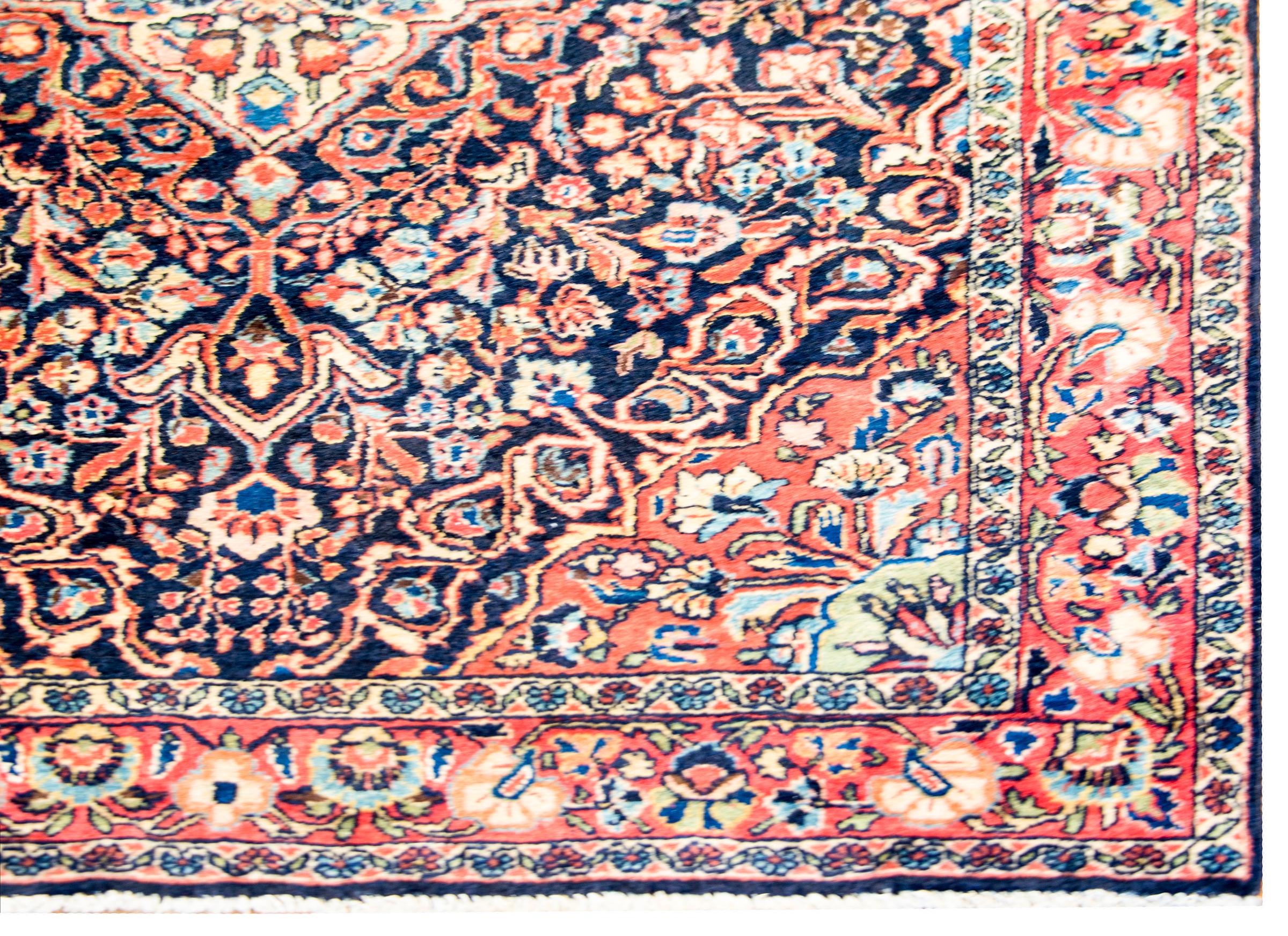 Wonderful Early 20th Century Sarouk Rug In Good Condition For Sale In Chicago, IL