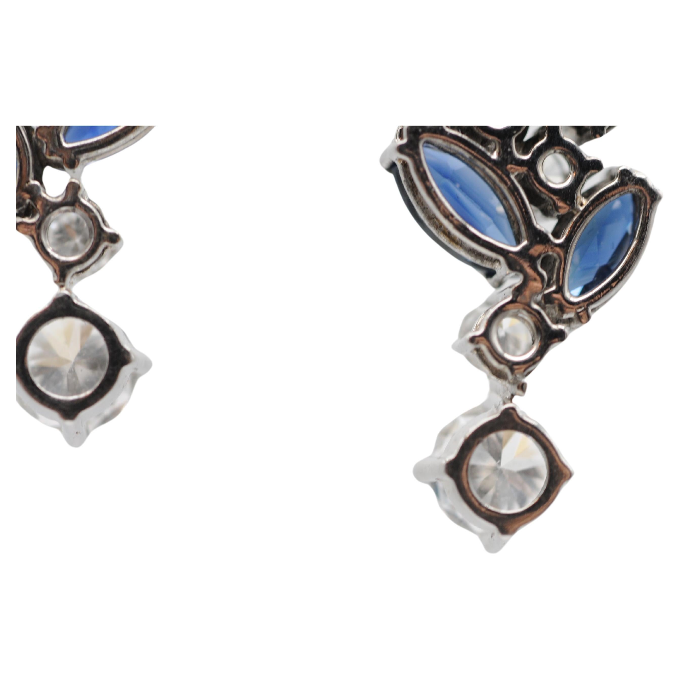 Maravillosos pendientes de oro blanco de 18 quilates con diamantes y zafiros. en venta 11