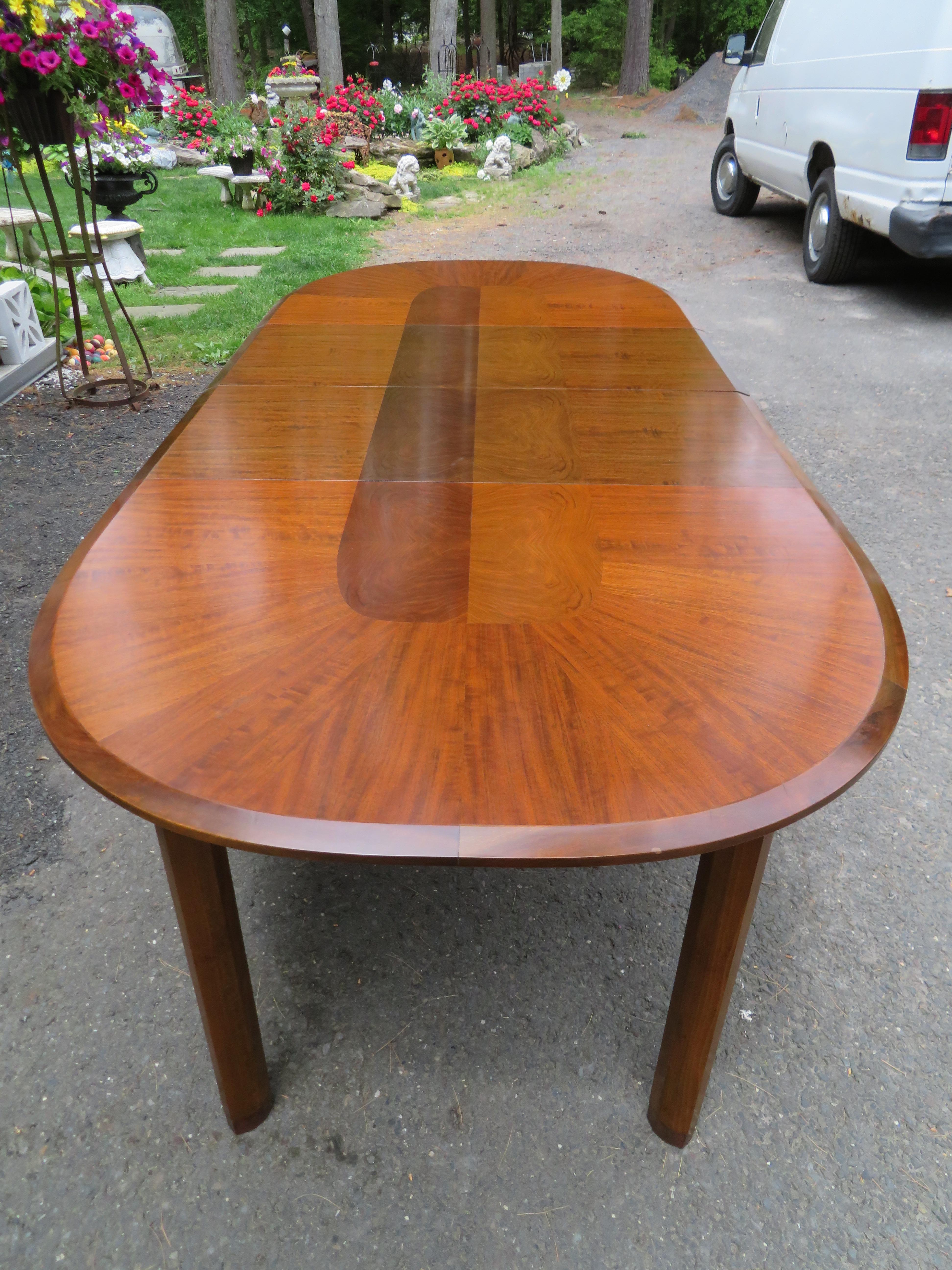 Wonderful Edmond J Spence Walnut Oval Dining Table Mid-Century Modern For Sale 4