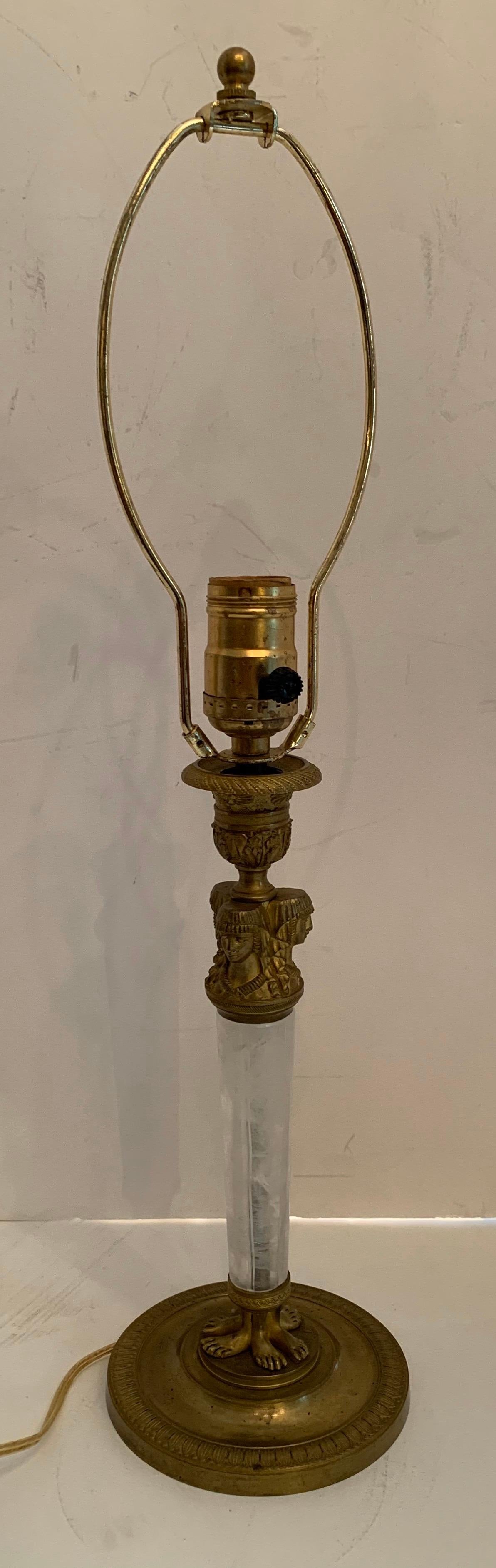 20ième siècle Magnifique lampe chandelier Empire Dore en bronze et cristal de roche à figure néoclassique en vente