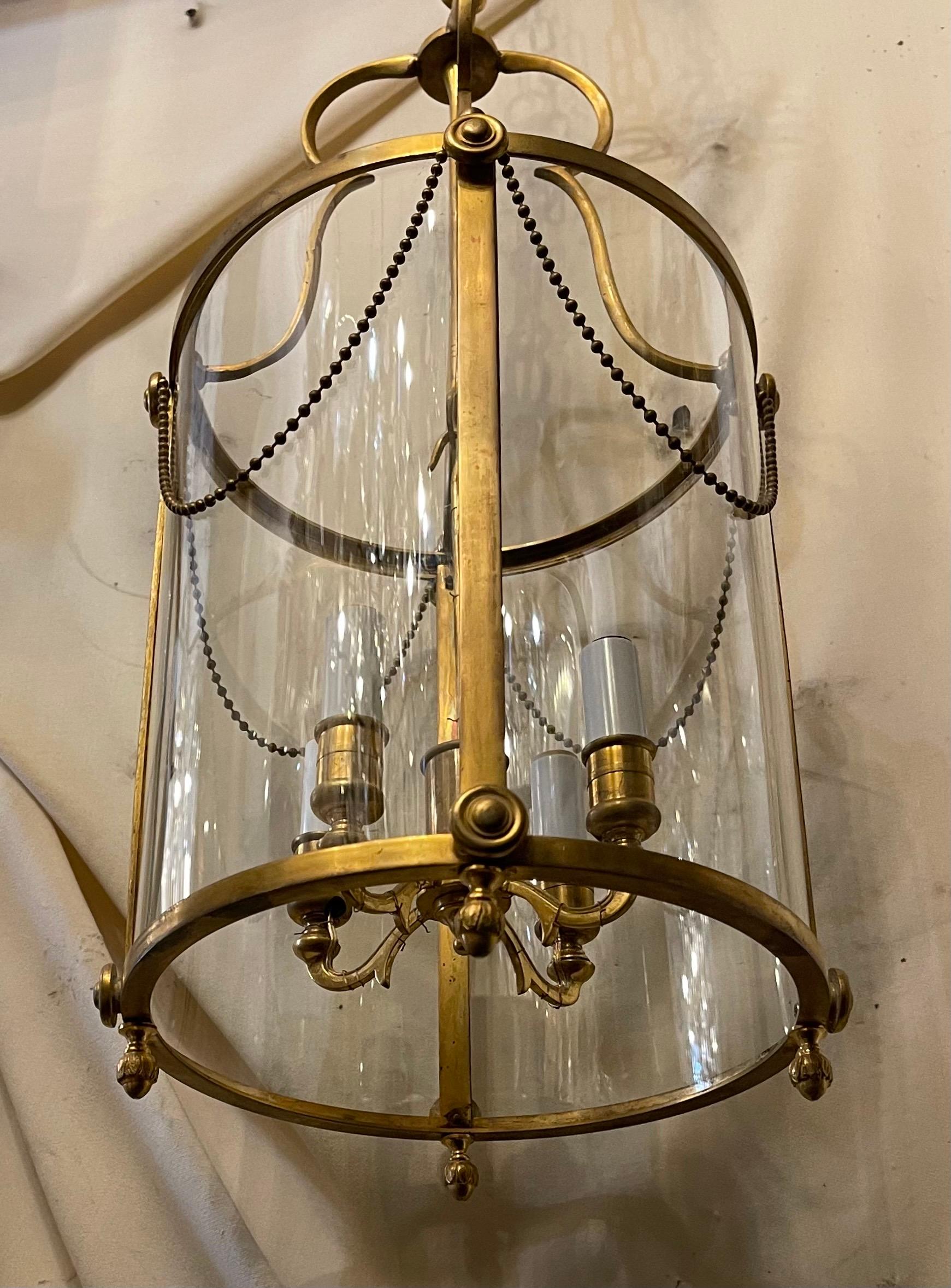 Merveilleux lustre Hansom Regency anglais à 4 lumières en bronze Bon état - En vente à Roslyn, NY