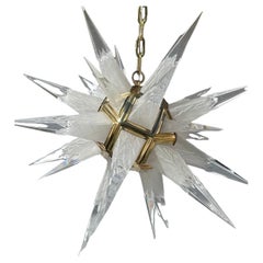 Wunderschöner Sputnik-Kronleuchter aus geätztem Kristall mit Sternanhänger aus poliertem Messing und Anhänger