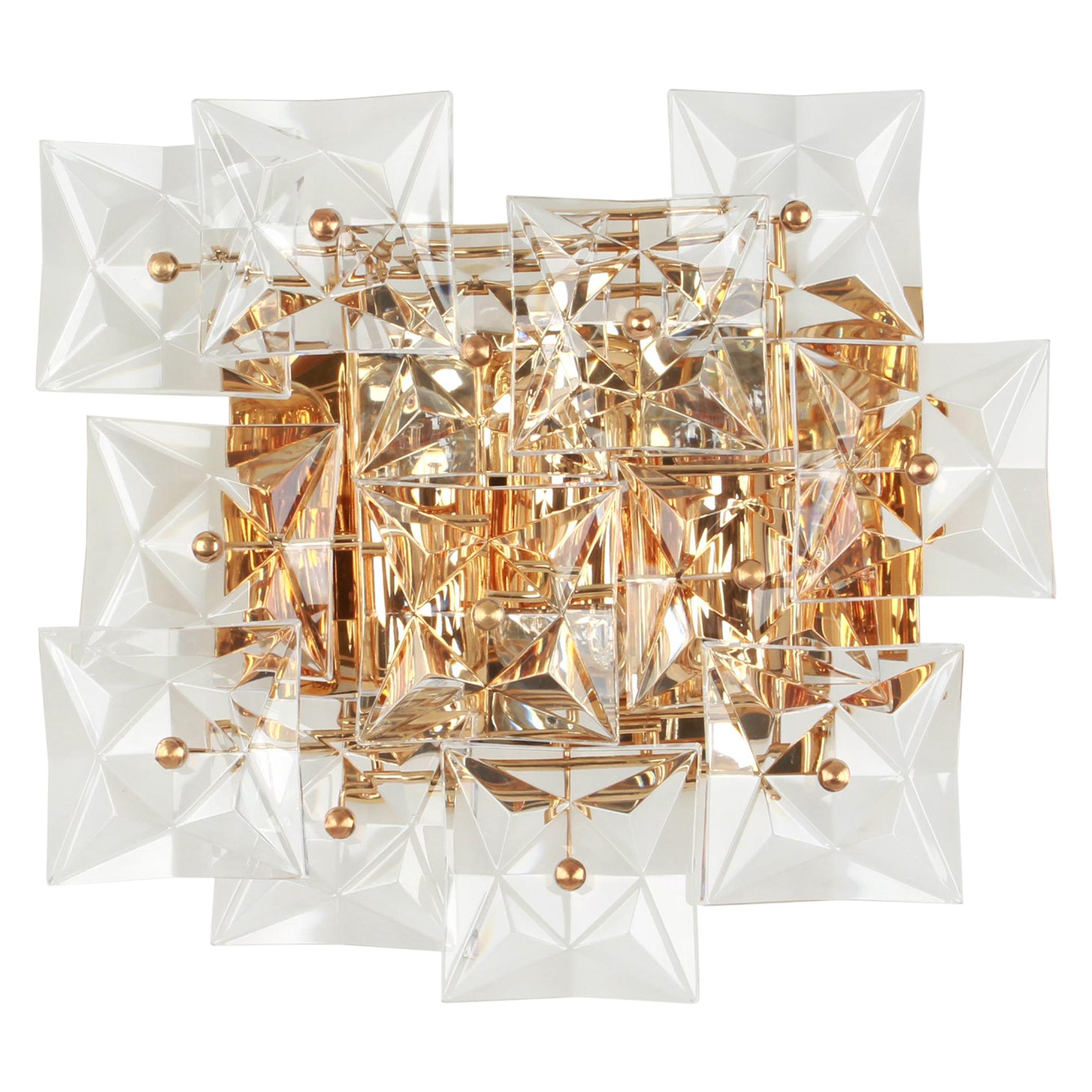 A stunning large golden sconce with crystal glasses, made by Kinkeldey, Germany, circa 1970-1979. It’s composed of crystal glass pieces on gilded brass frame.
From the Serie: Classic 

Best of the 1970s from Germany.

Dimensions
H 13.7 in. x W 15.7