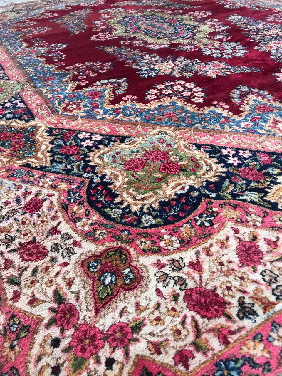 Meraviglioso tappeto estremamente fine e di grandi dimensioni in stile Kirman in vendita 6