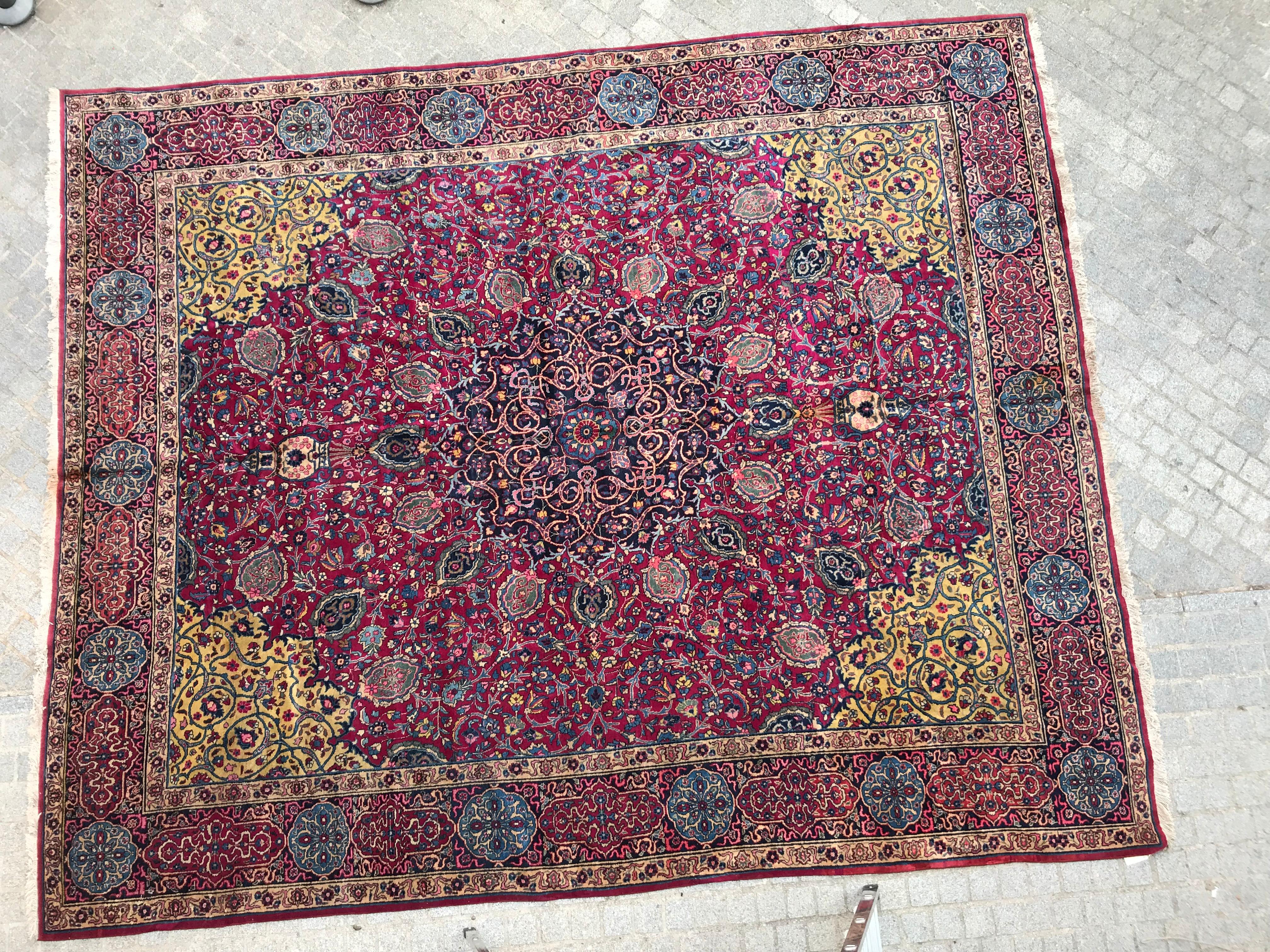 Wunderschöner feiner großer antiker Kirman-Teppich (20. Jahrhundert) im Angebot
