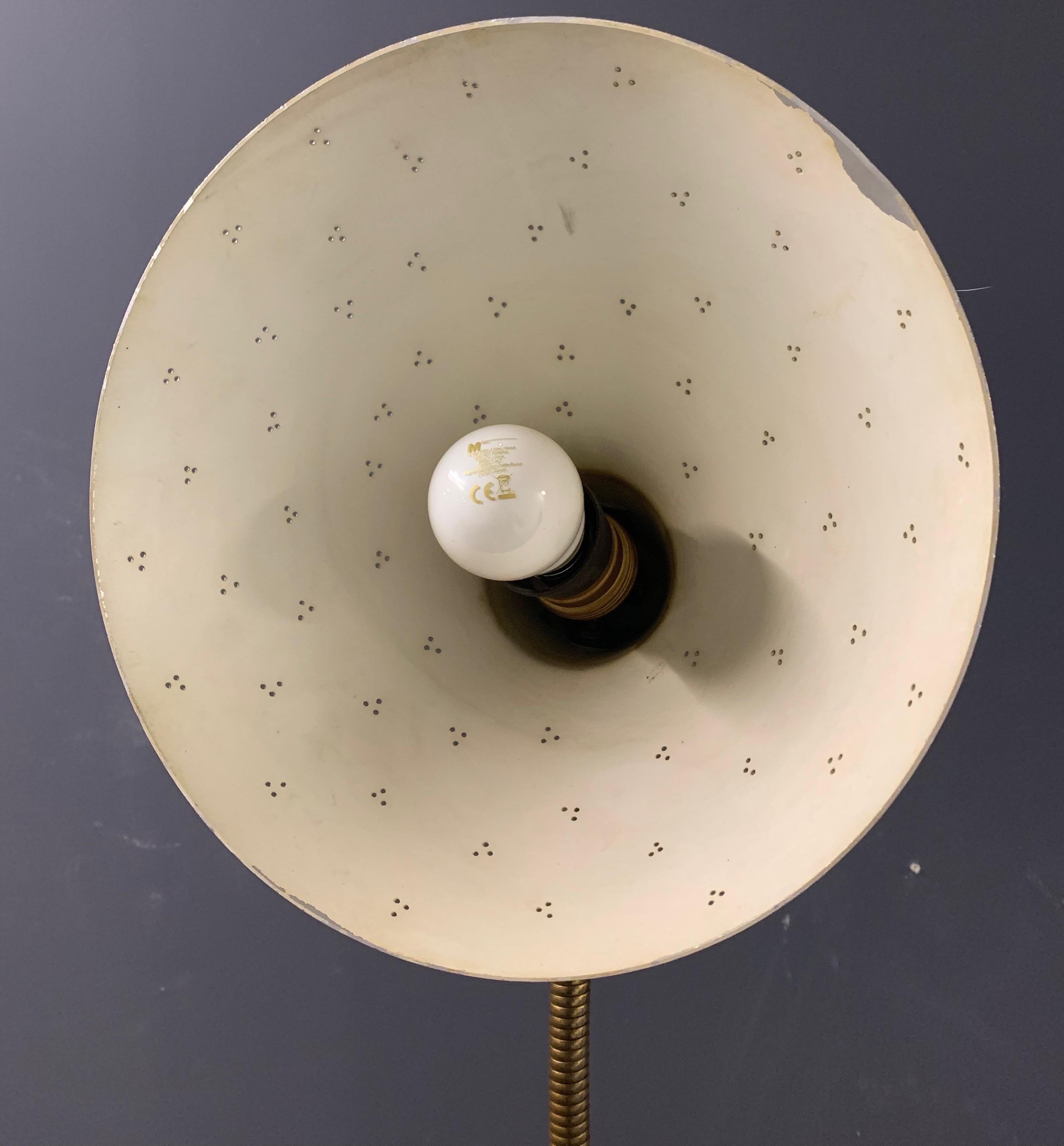Merveilleux lampadaire attribué à Paavo Tynell en vente 13