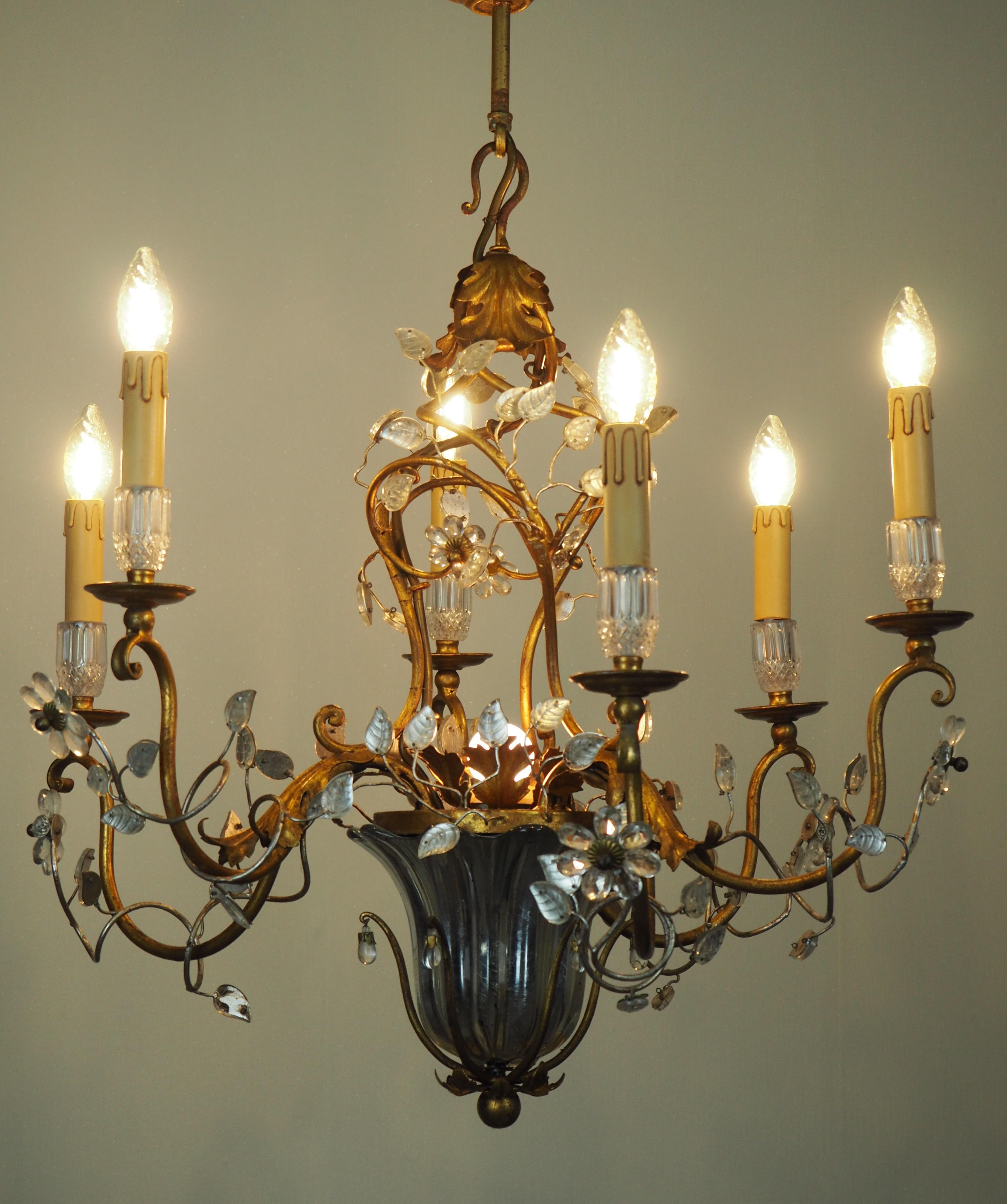 Gilt Iron Flower Leaves Chandelier by Giovani Banci, Italy,  circa 1960s In Excellent Condition For Sale In Wiesbaden, Hessen