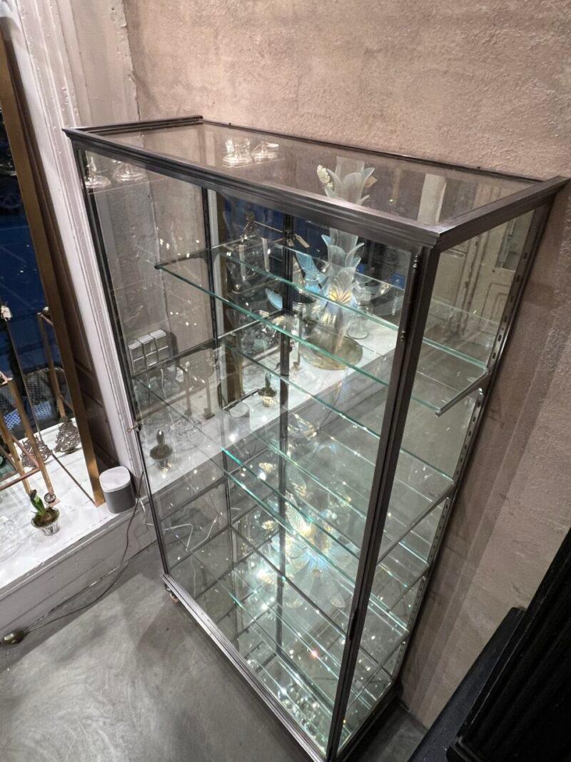 Wonderful Free Standing Art Deco Vitrine, 1930s France en vente 3