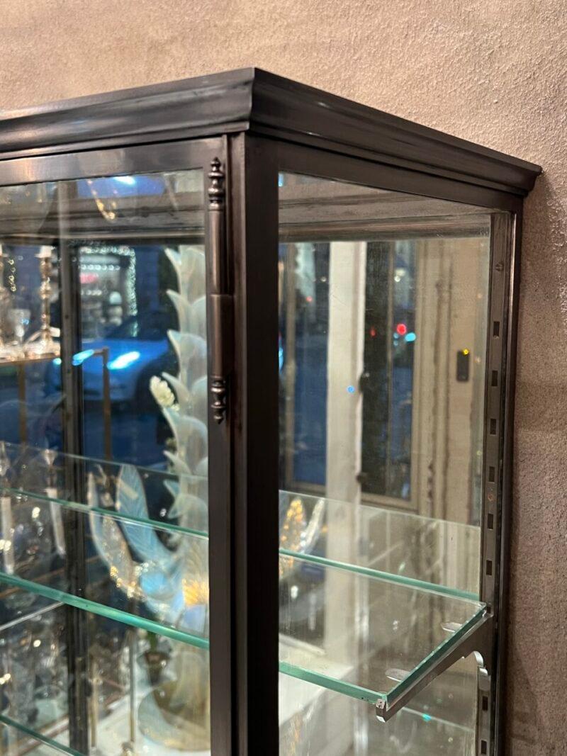 Français Wonderful Free Standing Art Deco Vitrine, 1930s France en vente