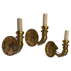 Meravigliose applique francesi "Maison Bagues" in bronzo, modello a candelabro singolo con motivo a delfino