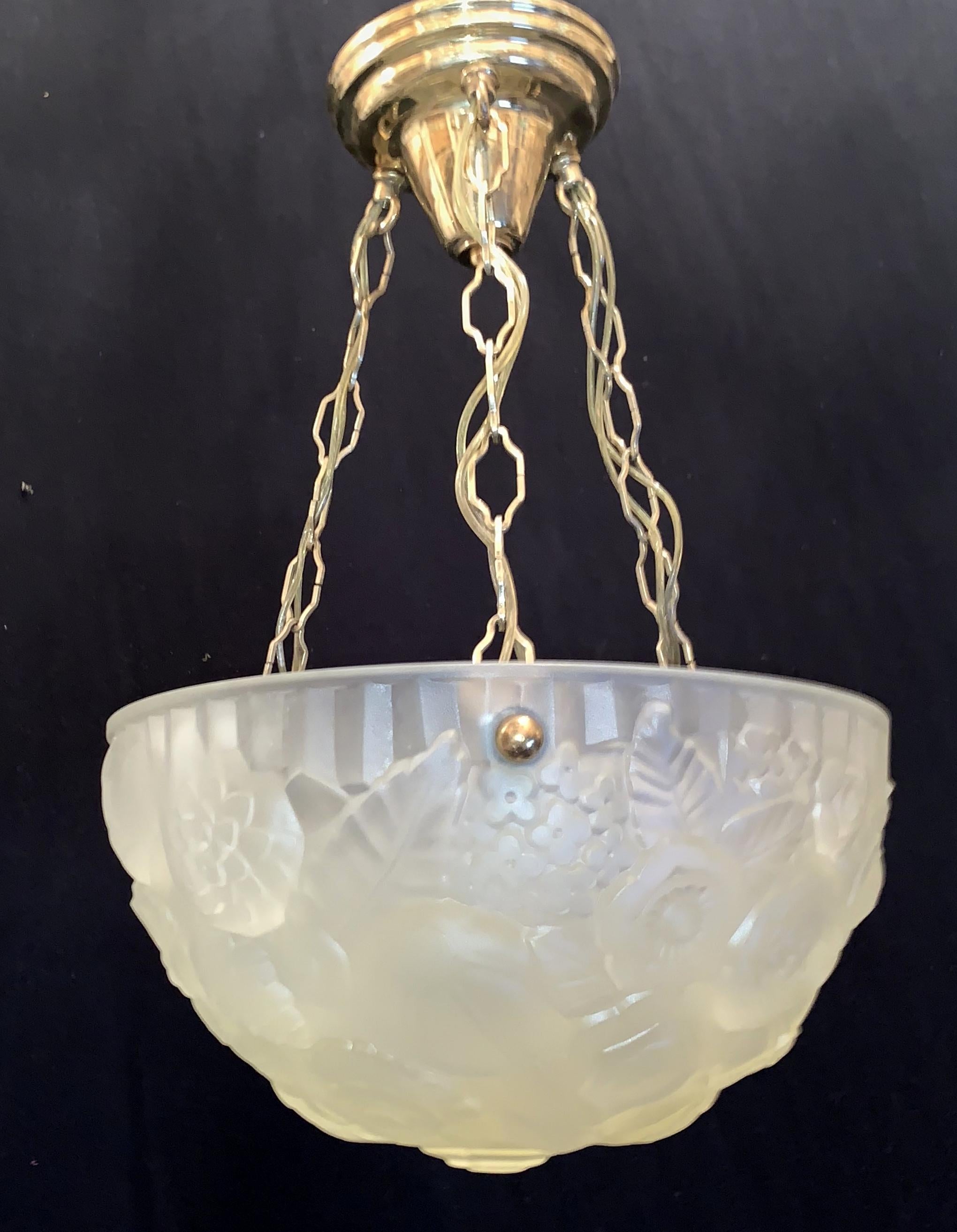 Wonderful French Art Deco Frosted Floral Design Glass Brass Degué Chandelier For Sale 1