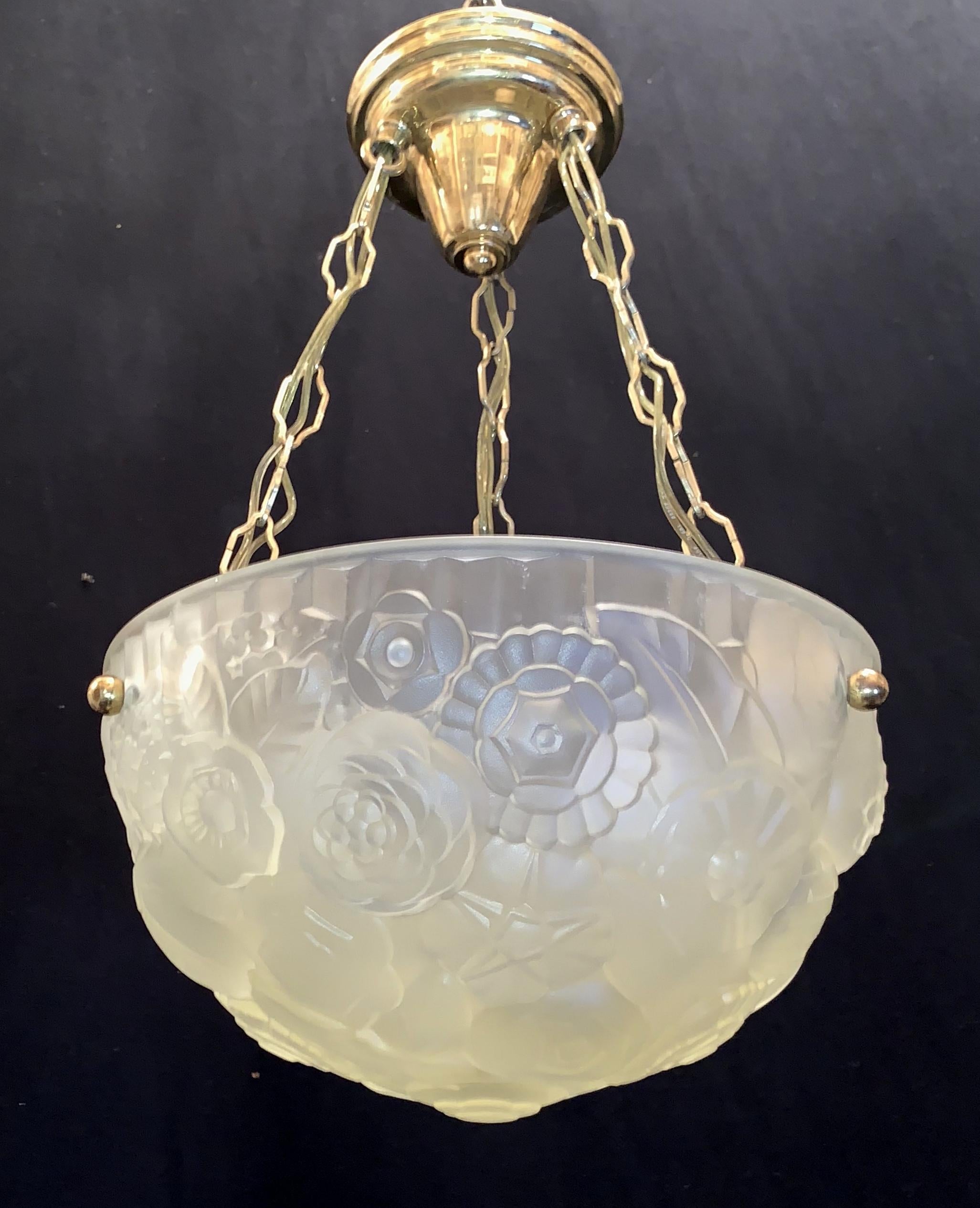 Wonderful French Art Deco Frosted Floral Design Glass Brass Degué Chandelier For Sale 2