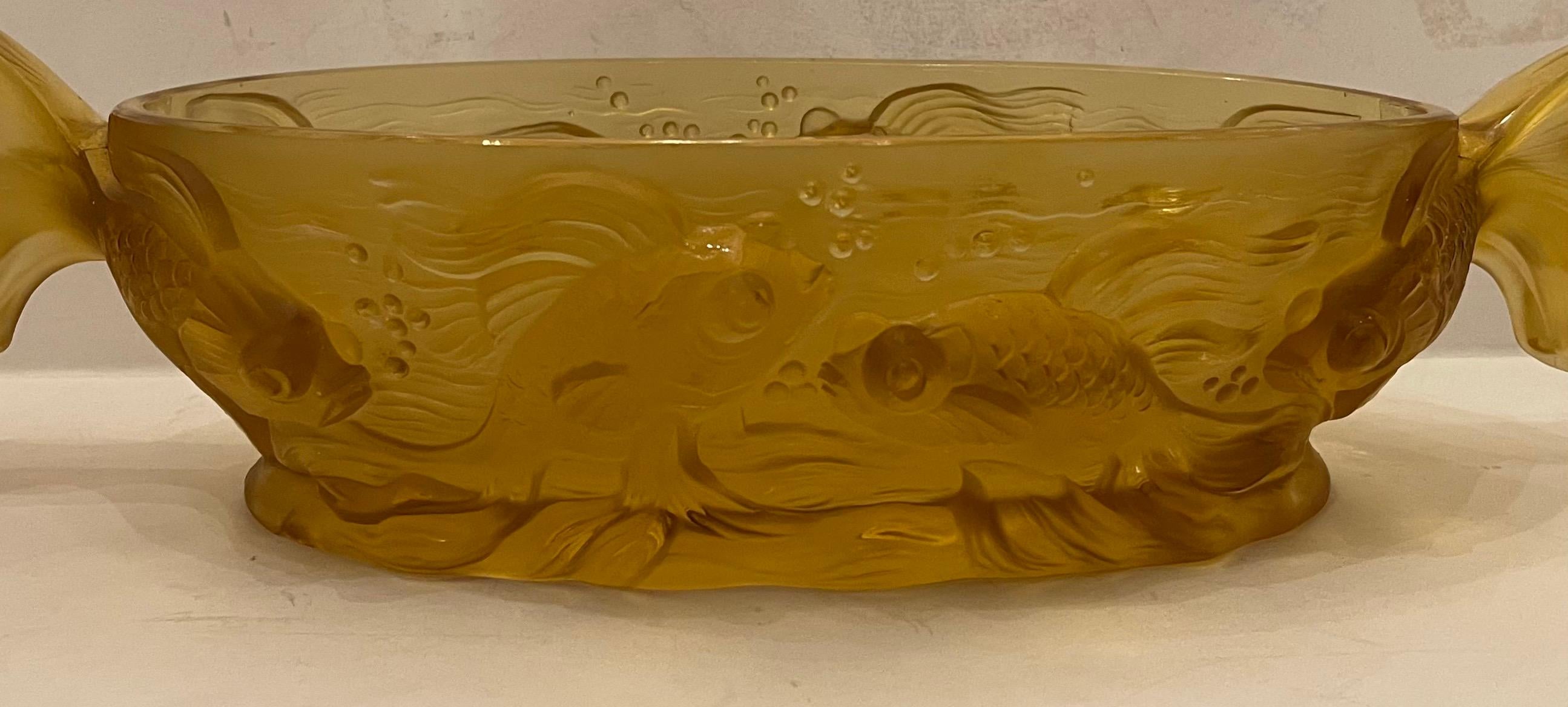 Vetro artistico Meravigliosa ciotola ovale da centrotavola in vetro Art Deco Verlys Glass Poissons Koi Fish in vendita