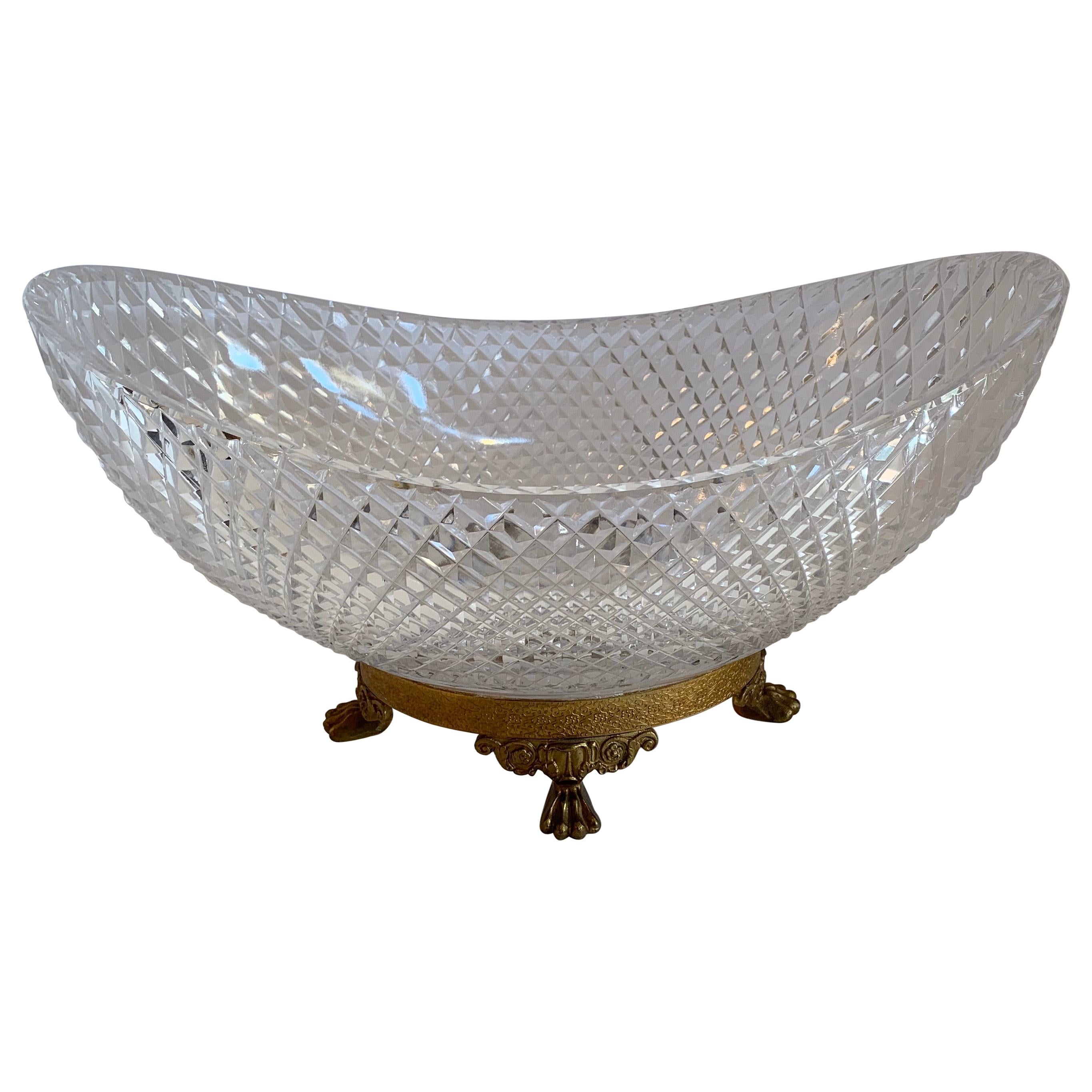 Magnifique centre de table ovale français en bronze à pattes de Baccarat et cristal taillé en diamants
