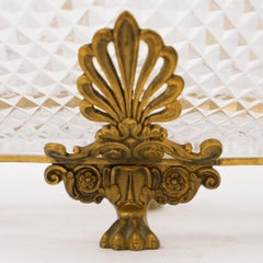 Maravilloso centro de mesa francés de Baccarat de cristal tallado con diamantes y bronce ormoluado en forma de pata de león